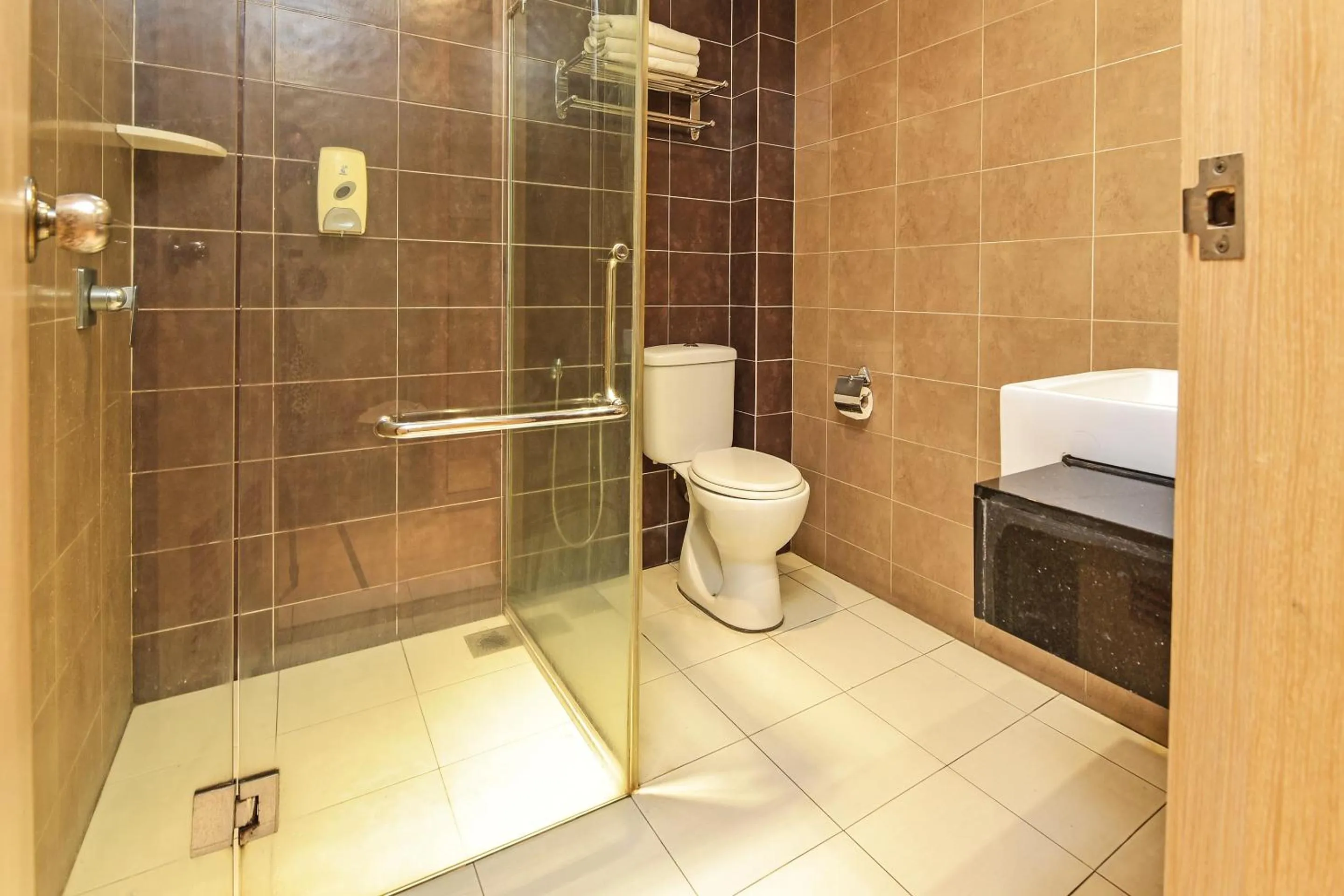 Bathroom in Collection O Melaka Near Dataran Pahlawan Formerly Ideals Hotel