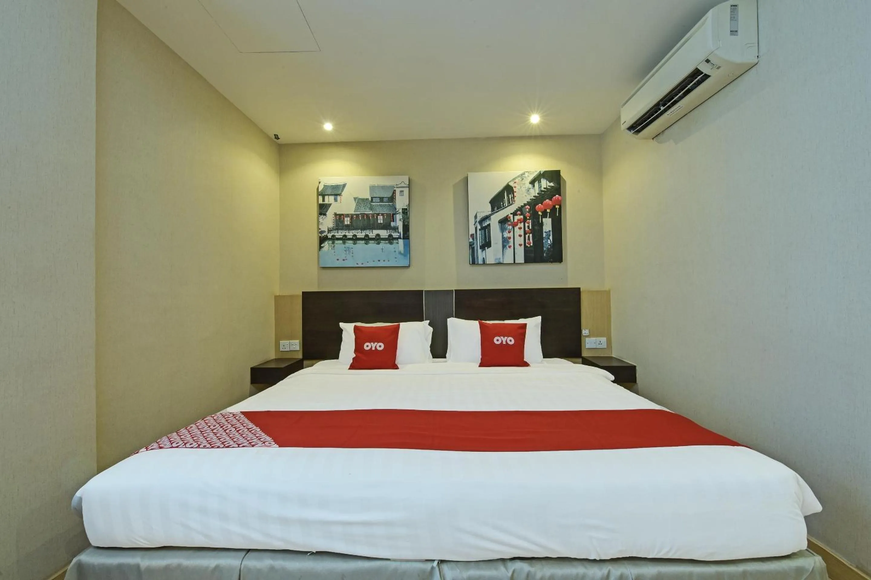 Photo of the whole room, Bed in Collection O Melaka Near Dataran Pahlawan Formerly Ideals Hotel