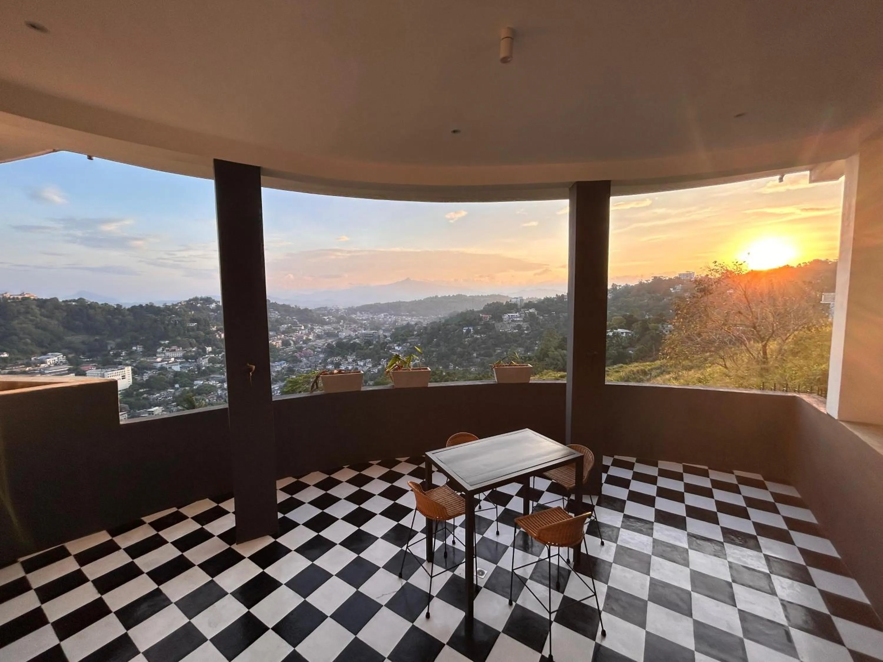 Sunrise, Bed in The Summit Kandy