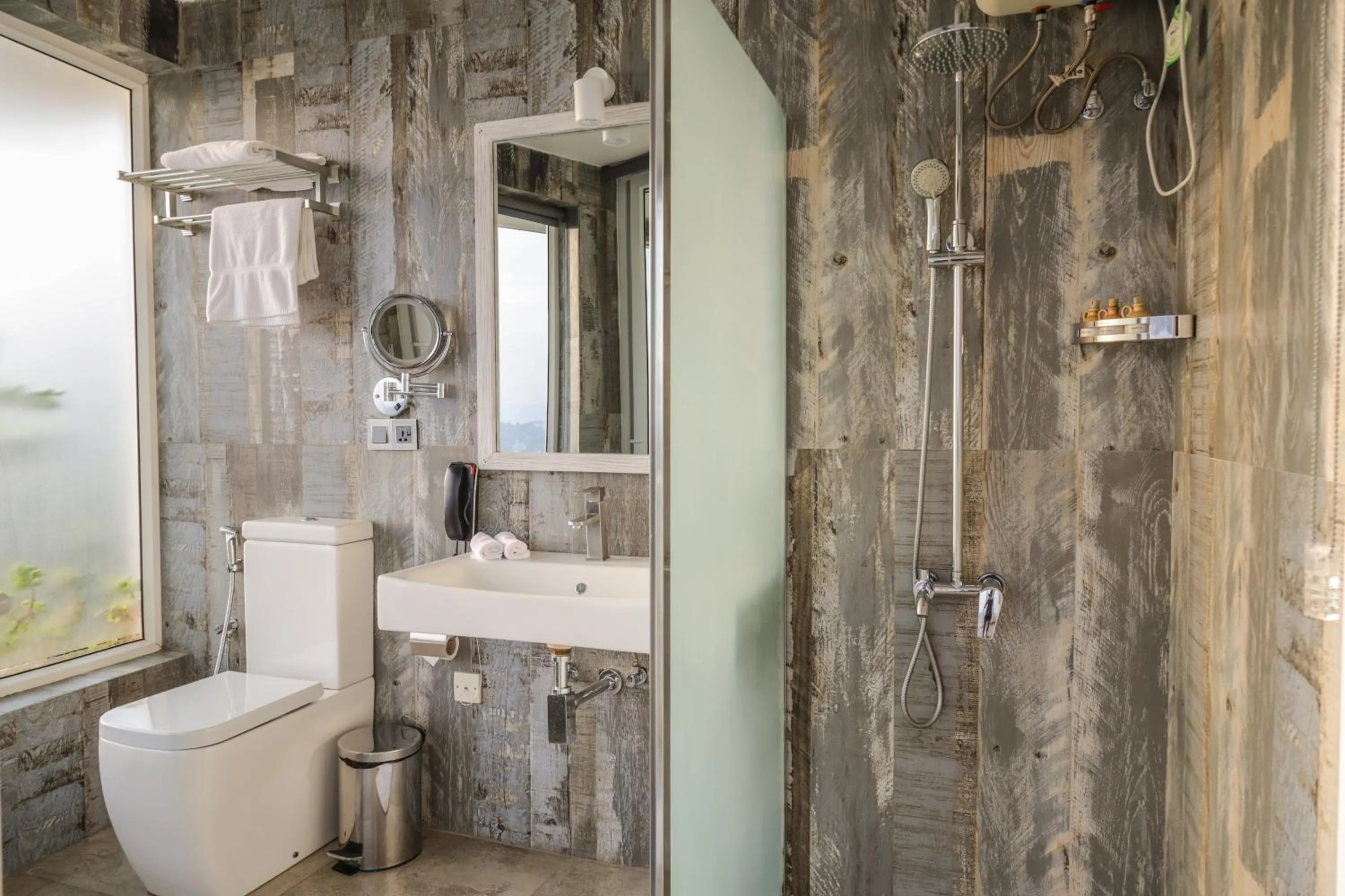 Shower in The Summit Kandy