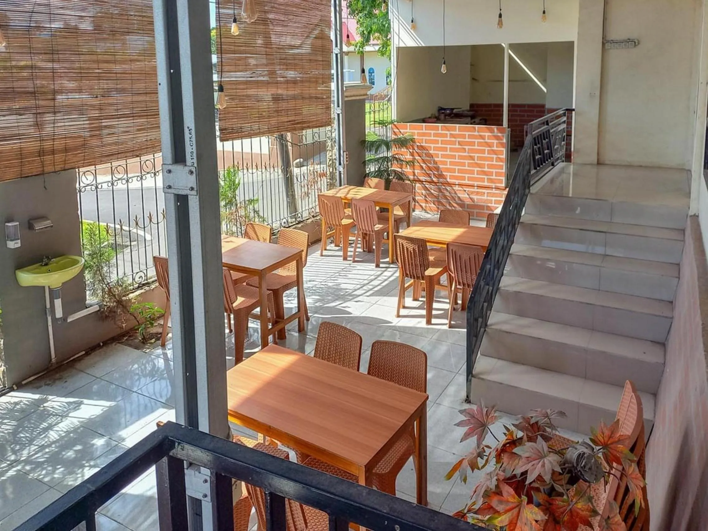 Restaurant/places to eat in Homestay Singgasana Mitra RedDoorz