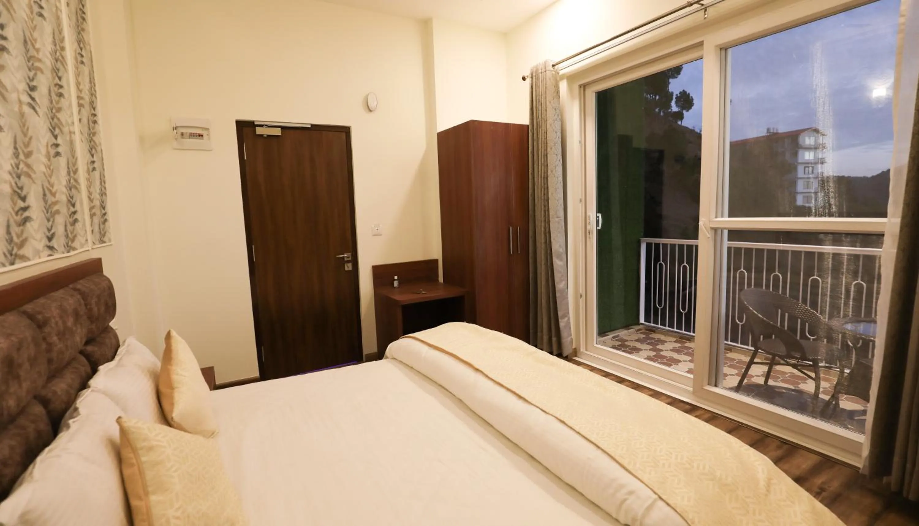 Bed in Hotel Le Halcyon Kasauli