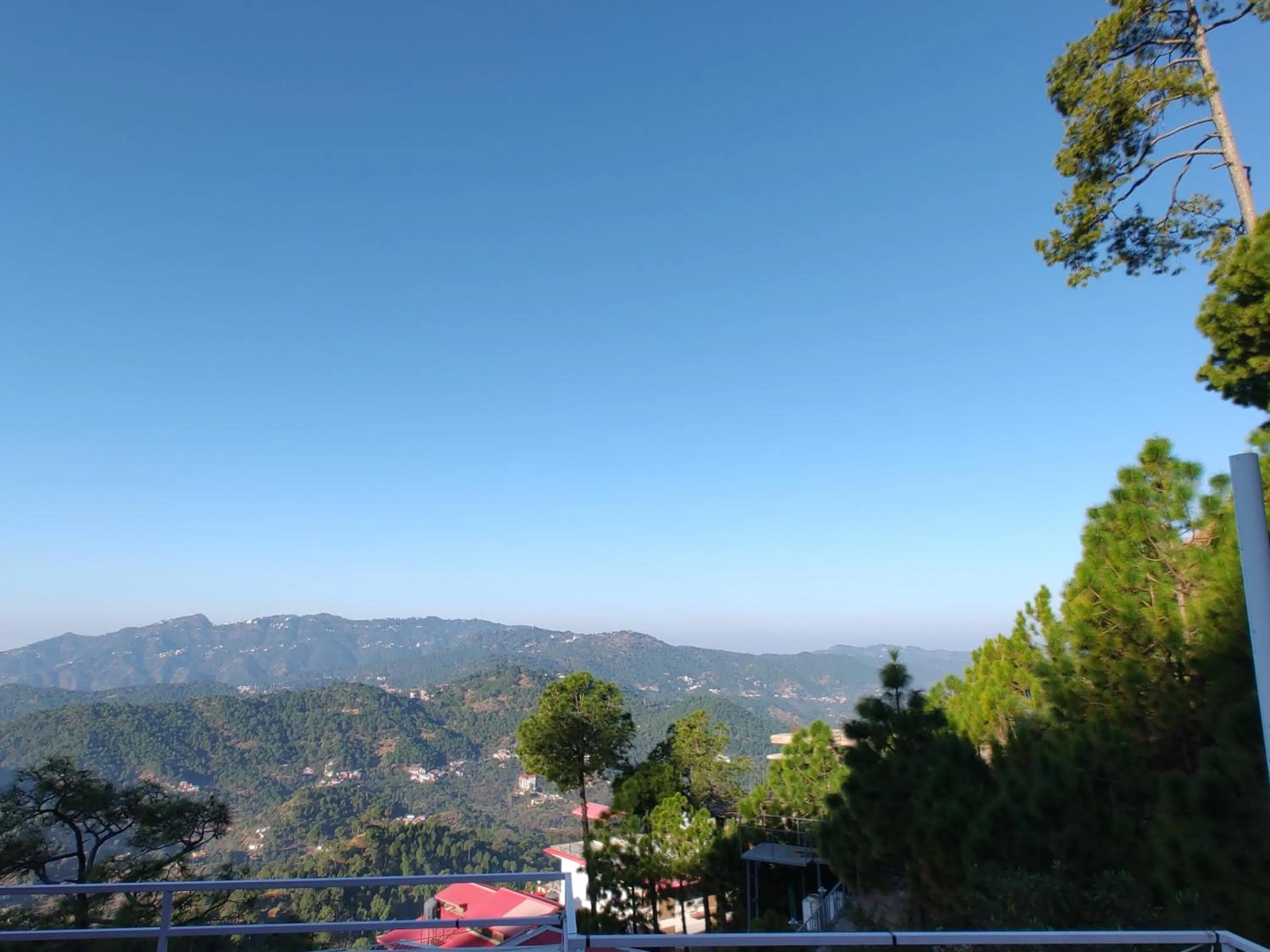 Mountain view in Hotel Le Halcyon Kasauli