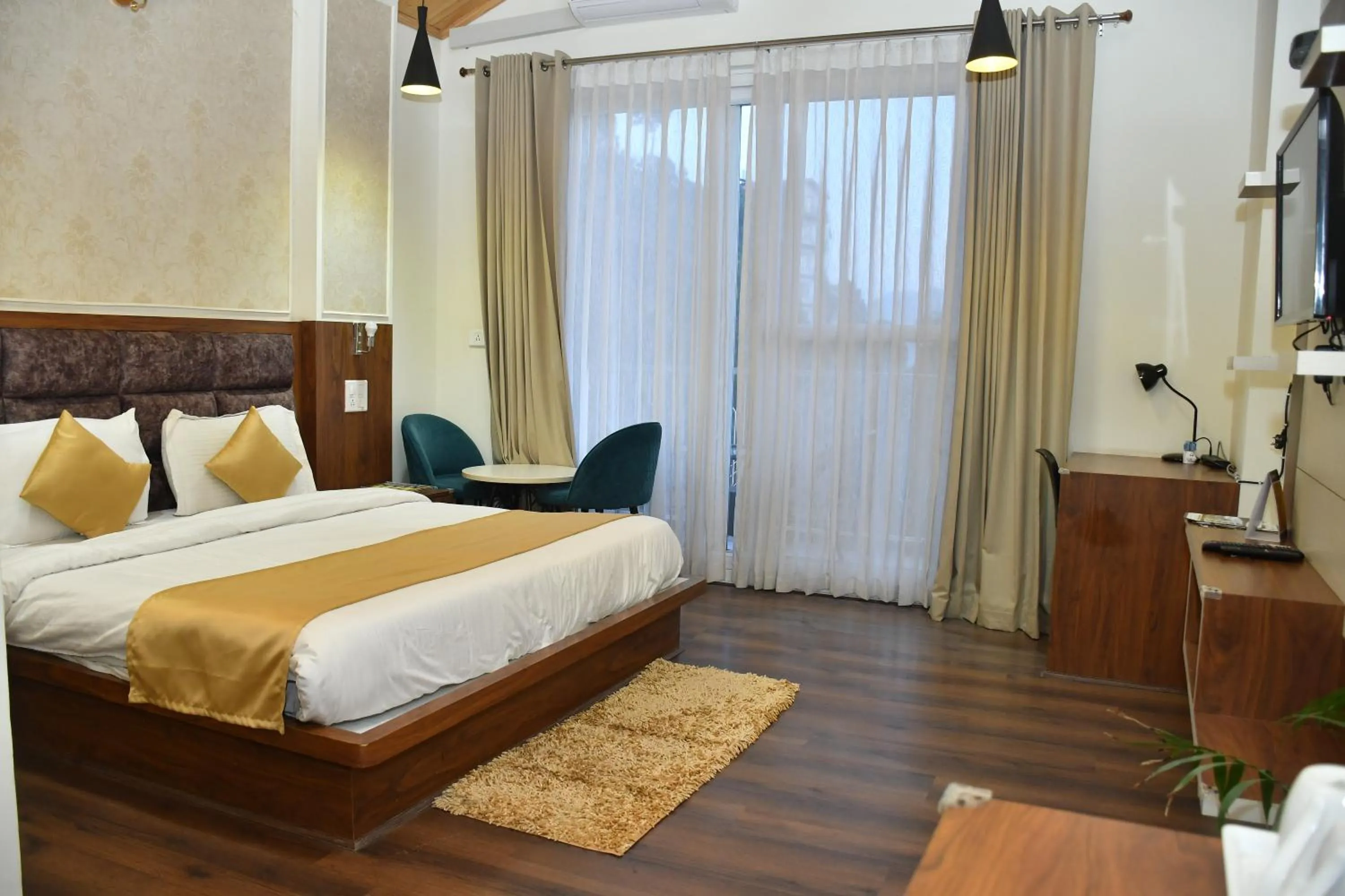 Bed in Hotel Le Halcyon Kasauli