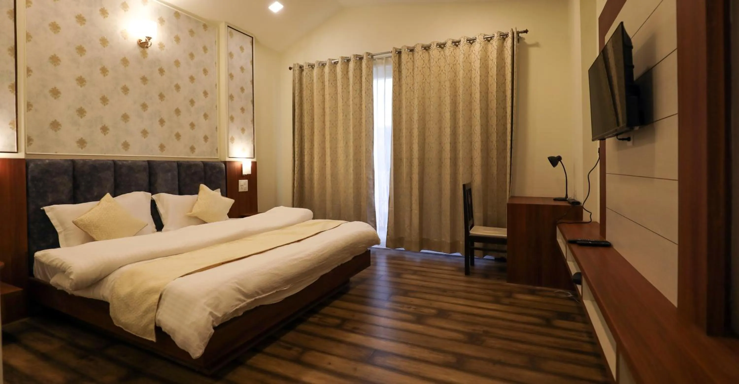 Bed in Hotel Le Halcyon Kasauli