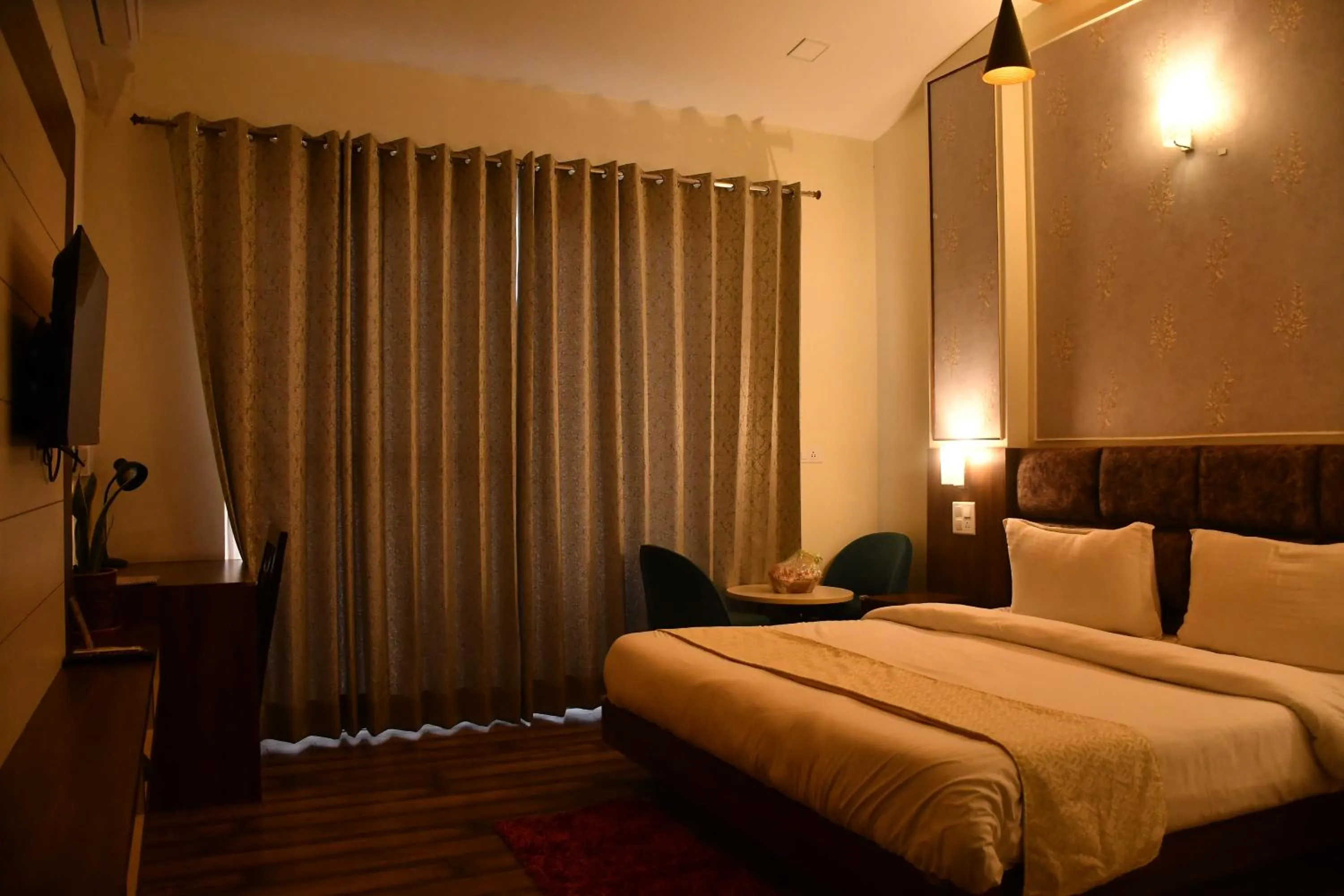 Bed in Hotel Le Halcyon Kasauli