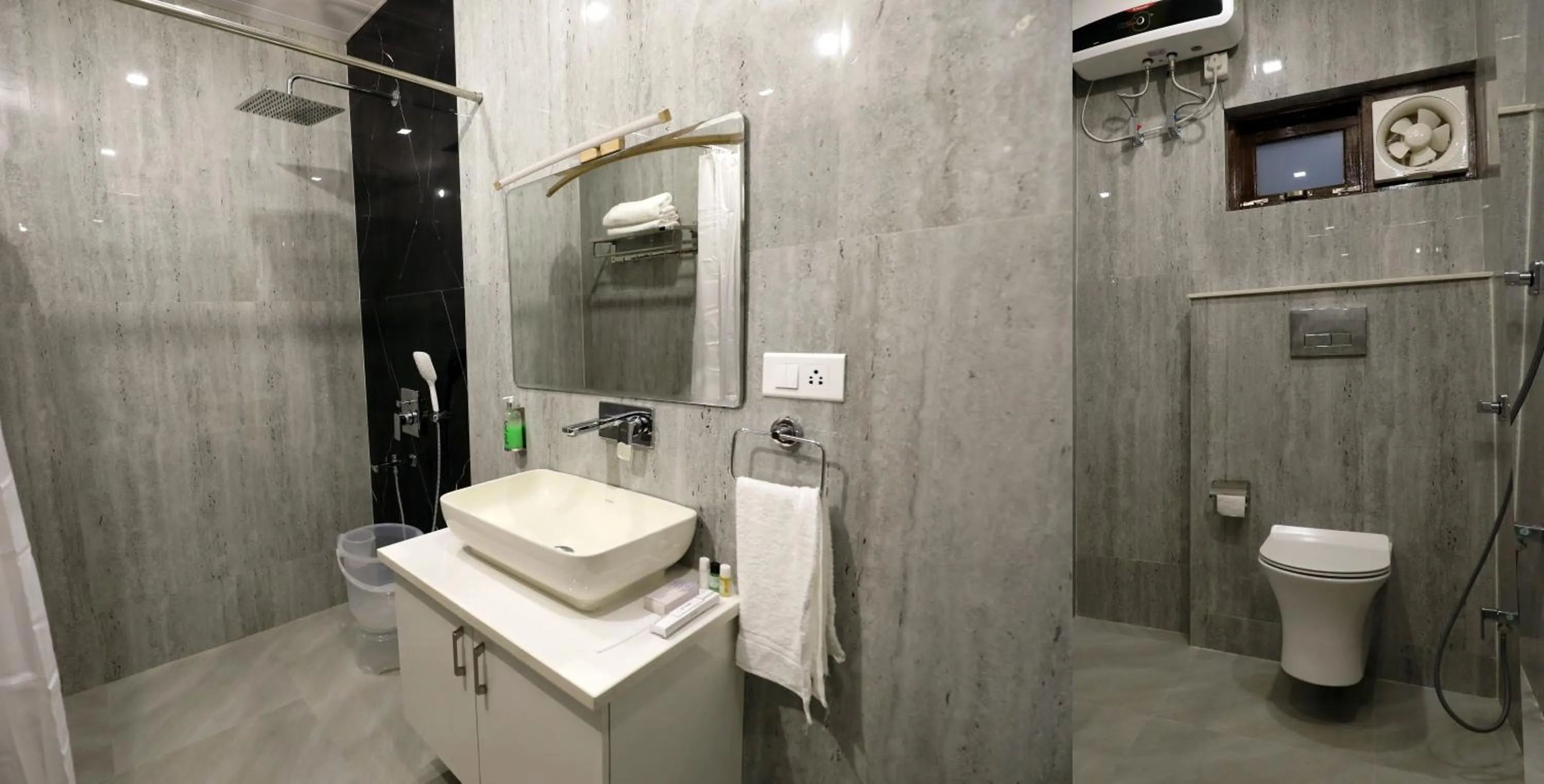 Shower in Hotel Le Halcyon Kasauli