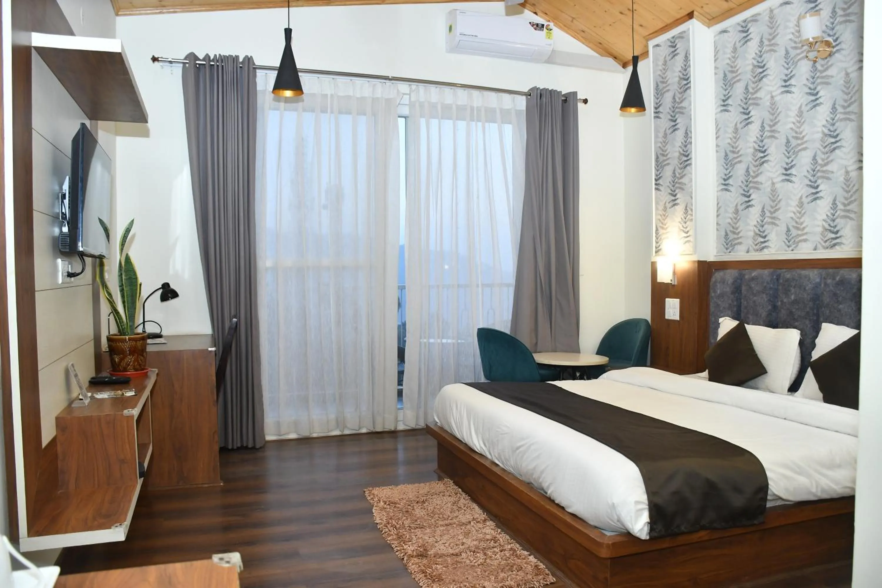 Bed in Hotel Le Halcyon Kasauli