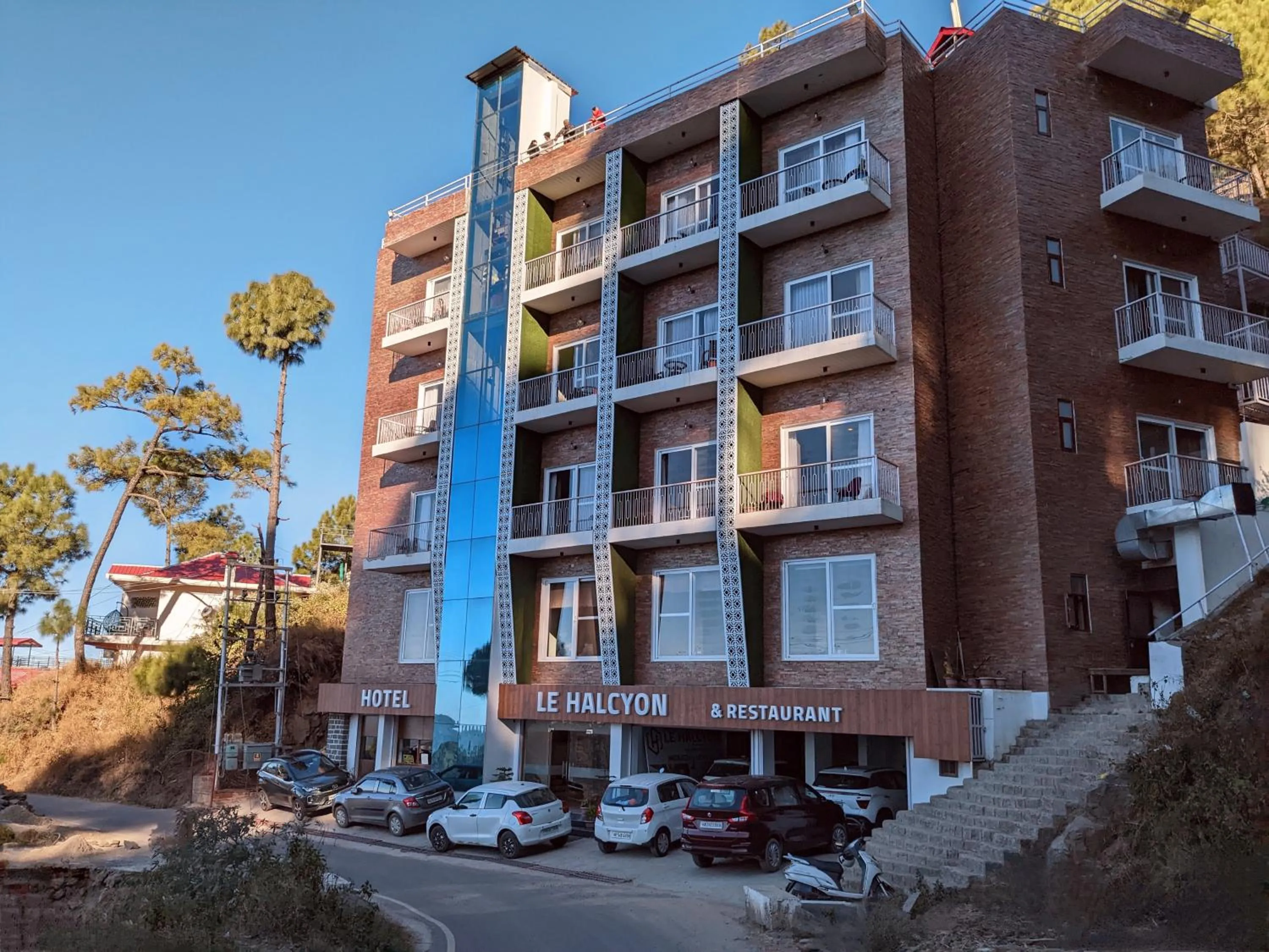 Property building in Hotel Le Halcyon Kasauli