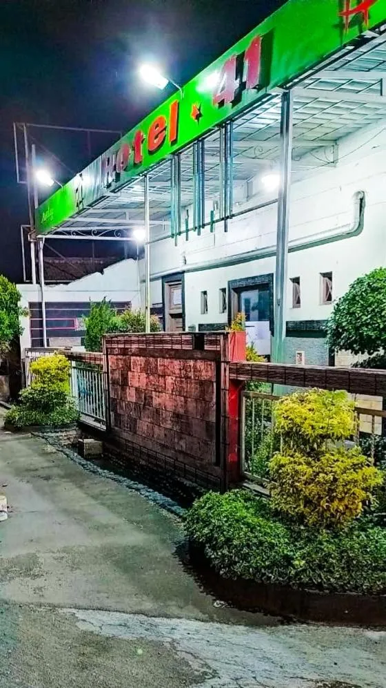 Facade/entrance in Hotel 41 Maribaya