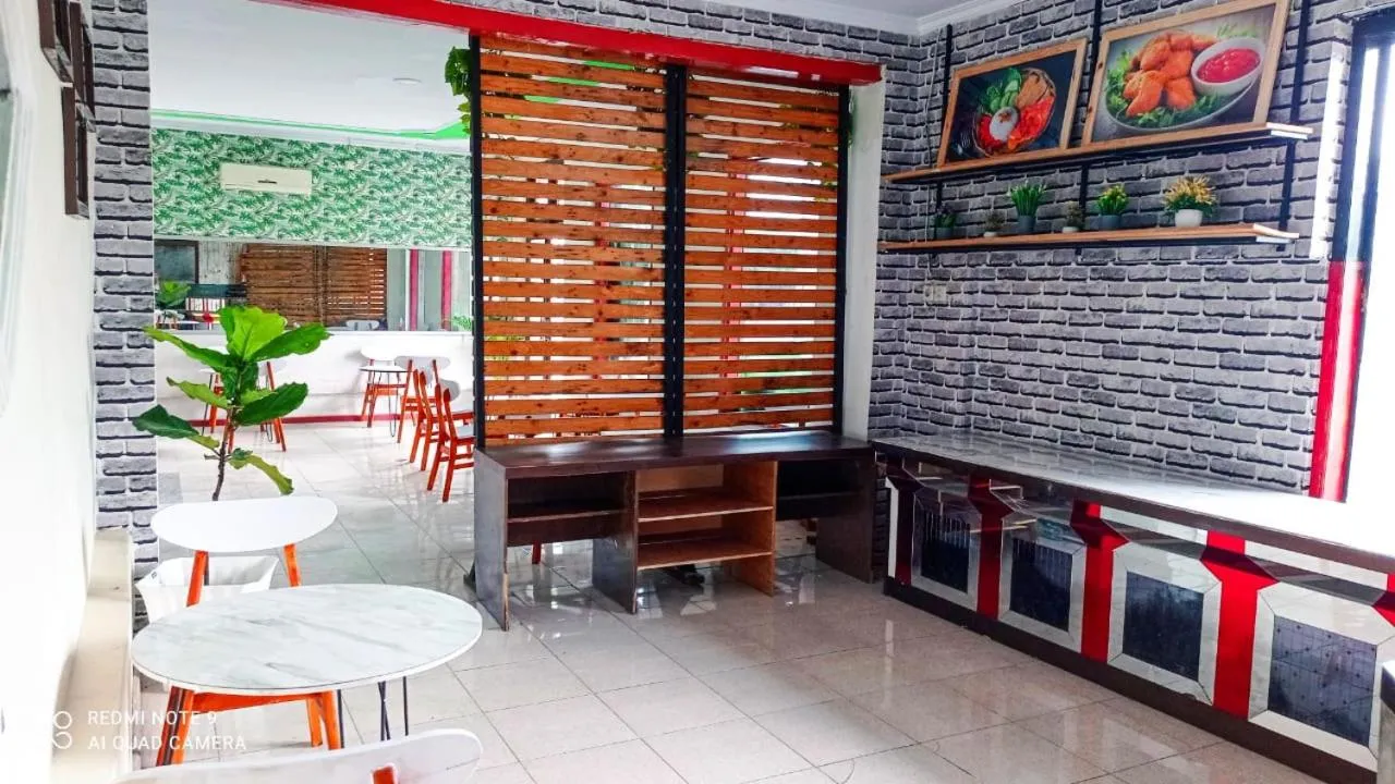 Restaurant/places to eat in Hotel 41 Maribaya