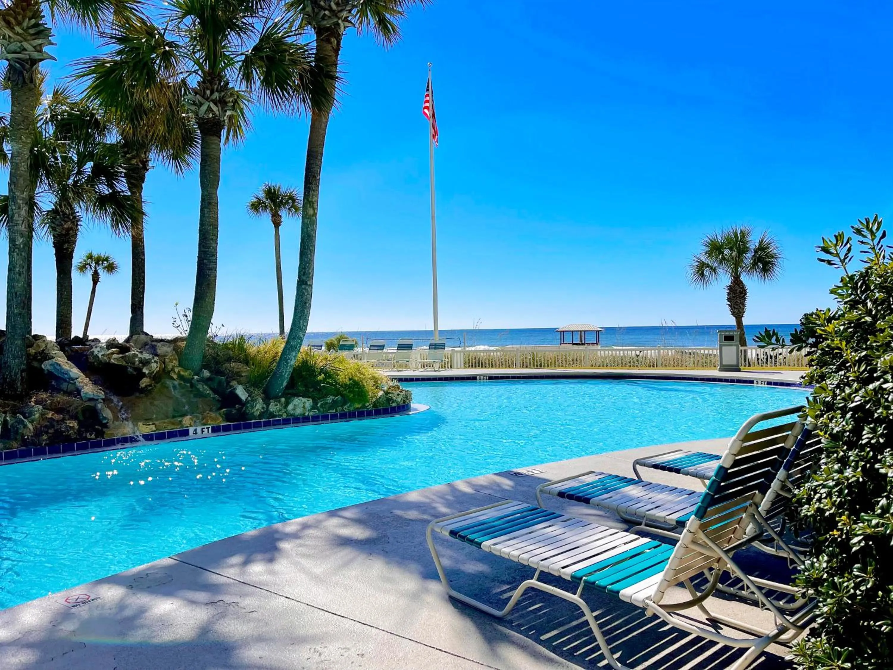 Sea view in Emerald Bay Escape