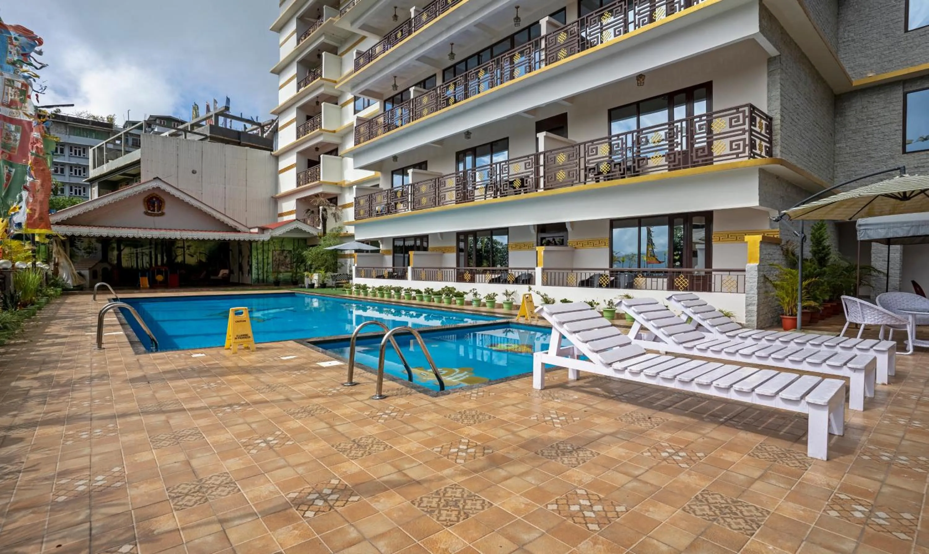 Swimming pool in Tempo Heritage Resort & Spa