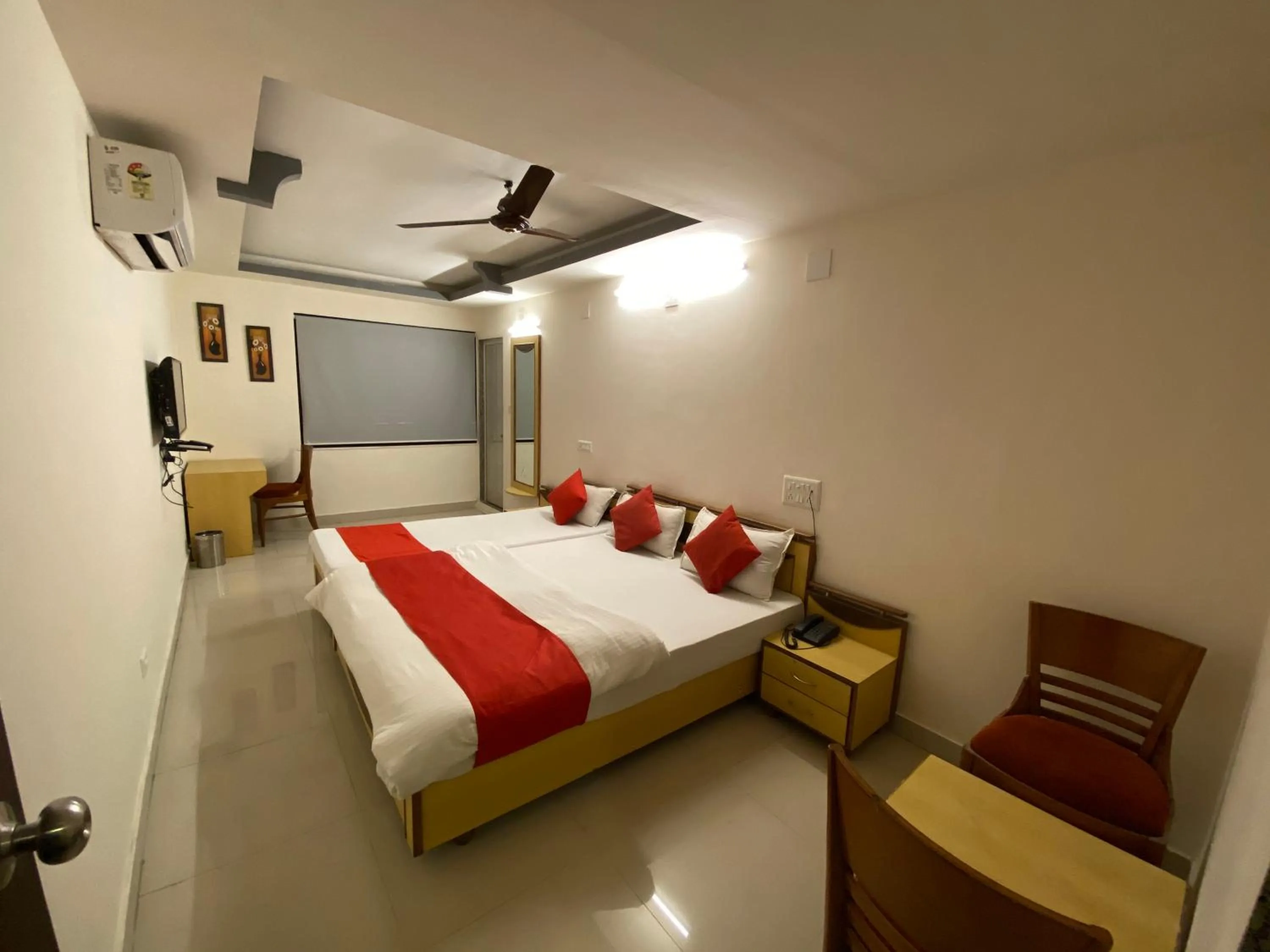 Photo of the whole room, Bed in Hotel Riverfront