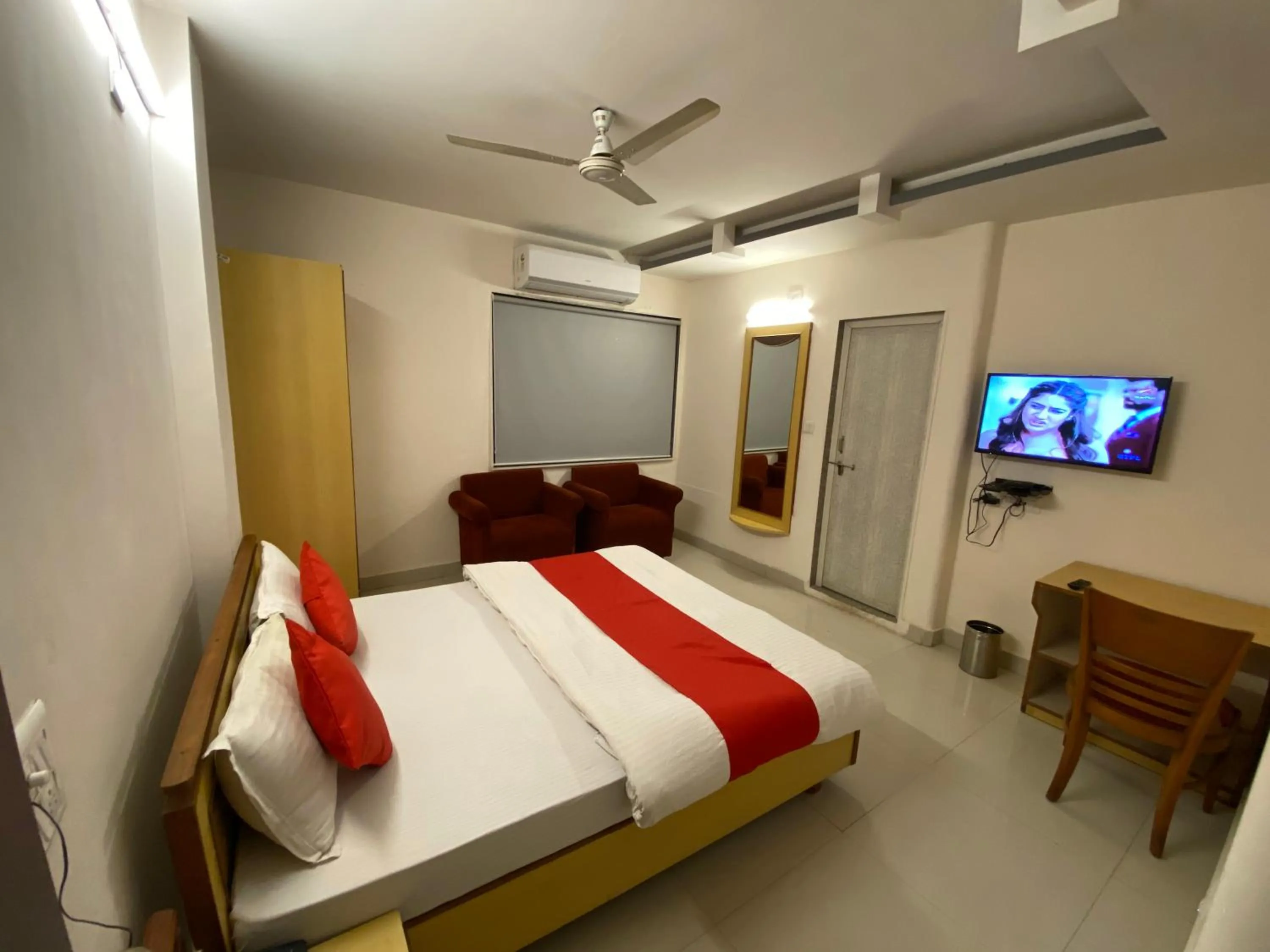 Photo of the whole room, Bed in Hotel Riverfront