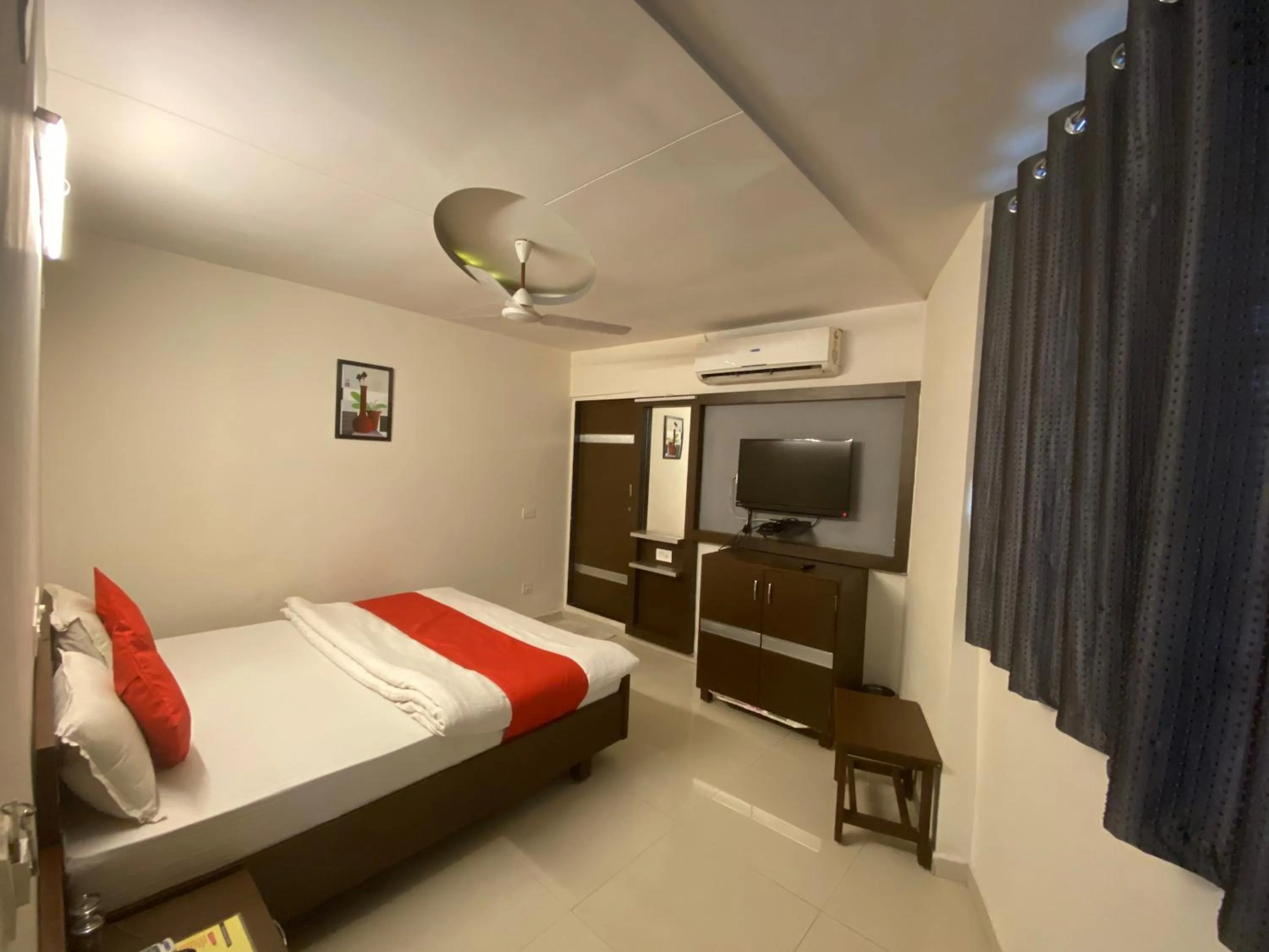 Photo of the whole room, Bed in Hotel Riverfront