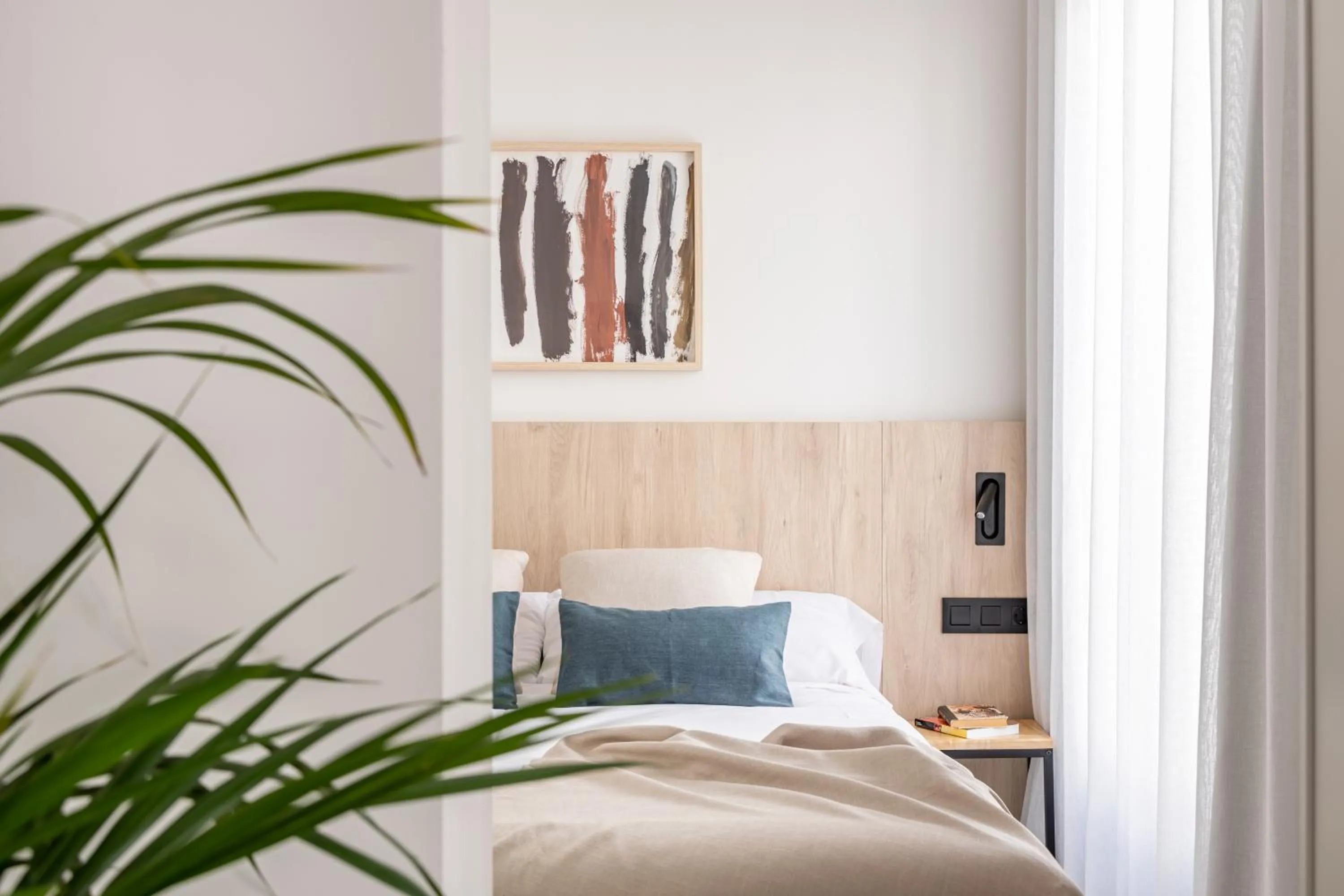 Photo of the whole room, Bed in Líbere Granada Catedral