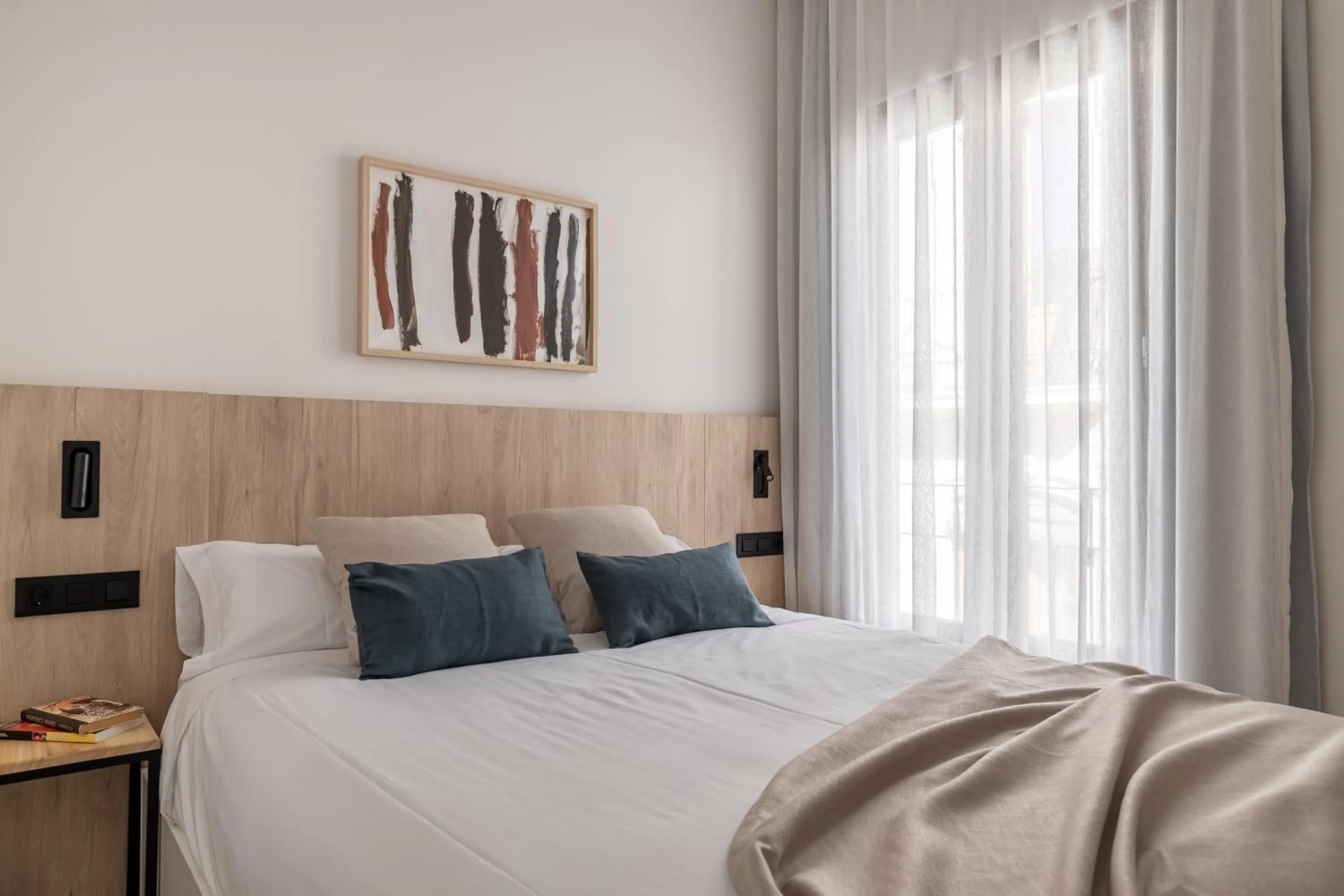 Photo of the whole room, Bed in Líbere Granada Catedral