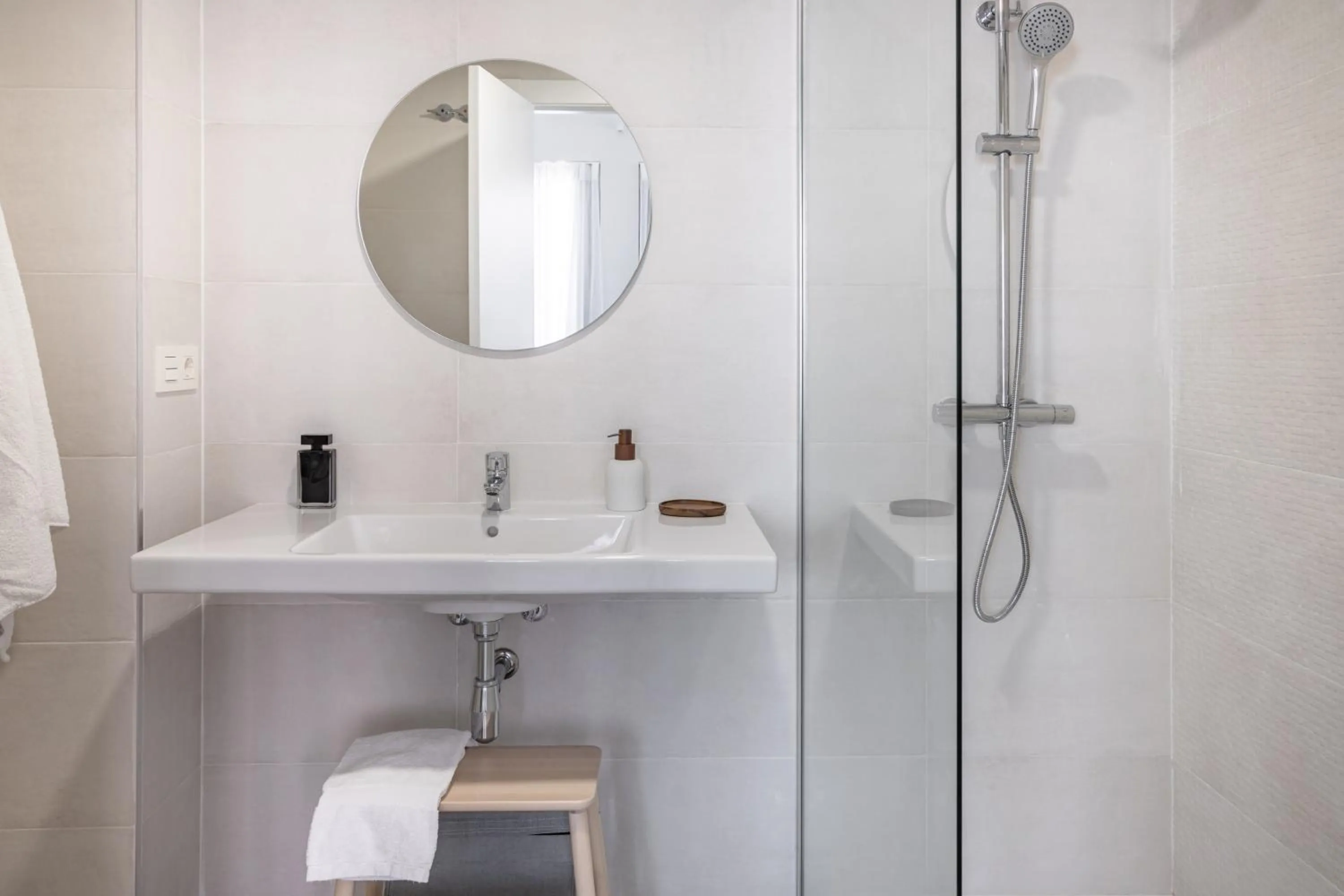 Shower in Líbere Granada Catedral