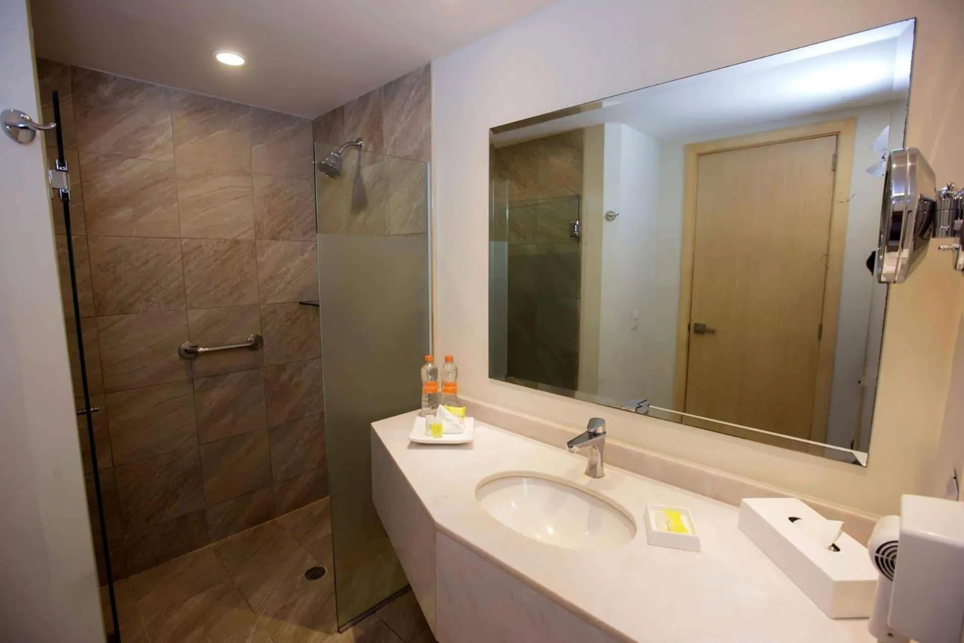 Photo of the whole room in Bel Air Business Salamanca, Trademark by Wyndham