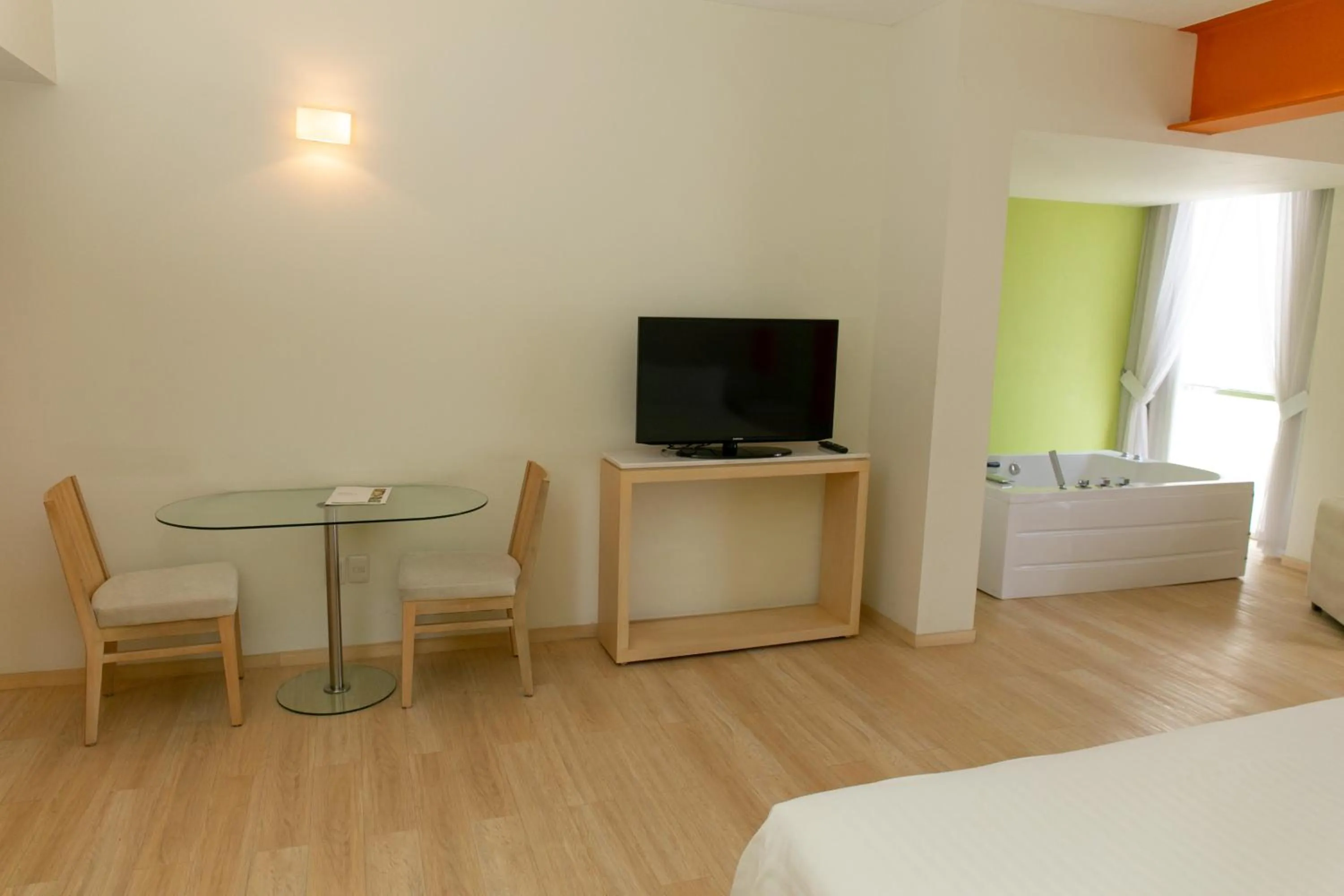 TV and multimedia, Bed in Bel Air Business Salamanca, Trademark by Wyndham