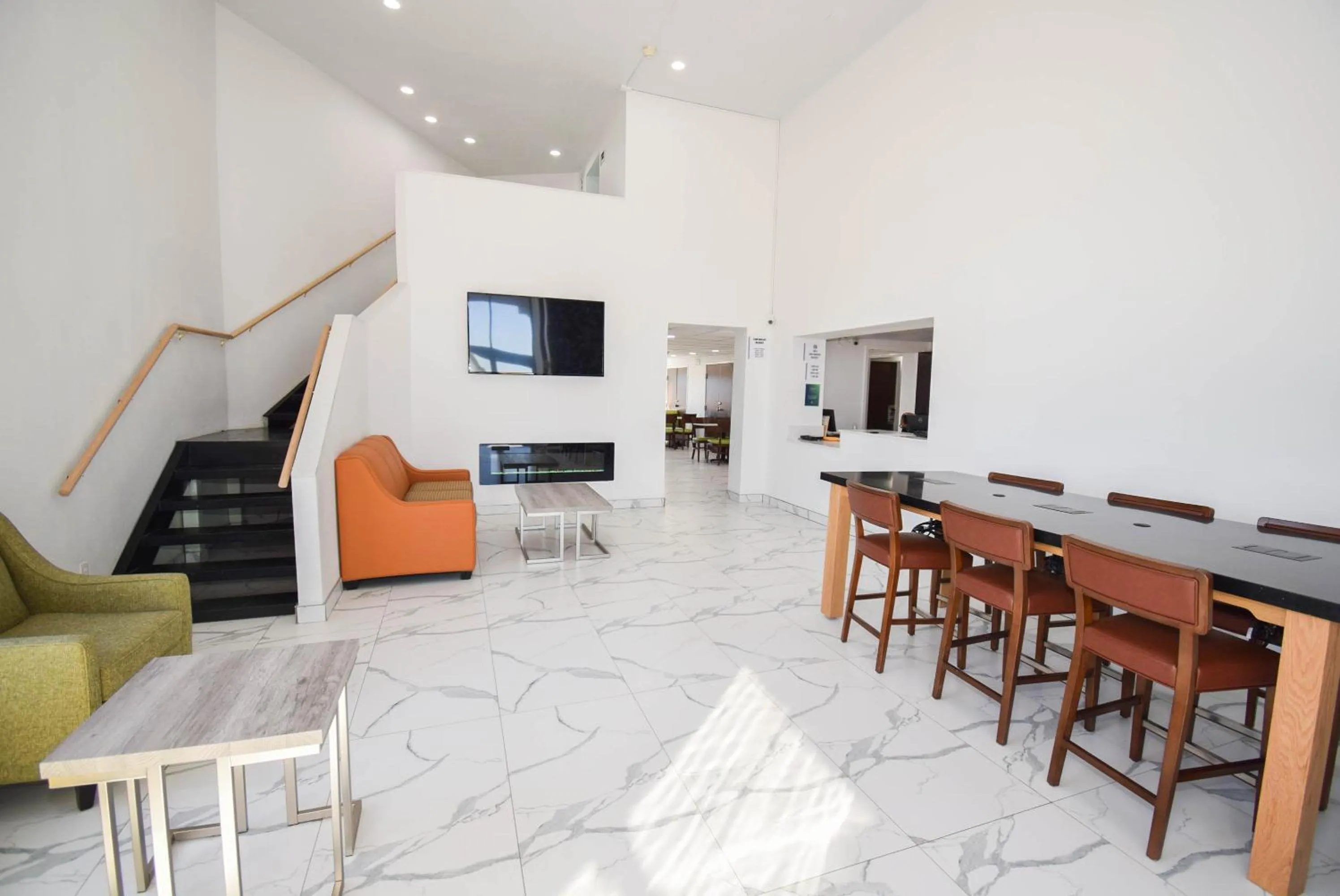 TV and multimedia in Quality Inn & Suites Sulphur Springs