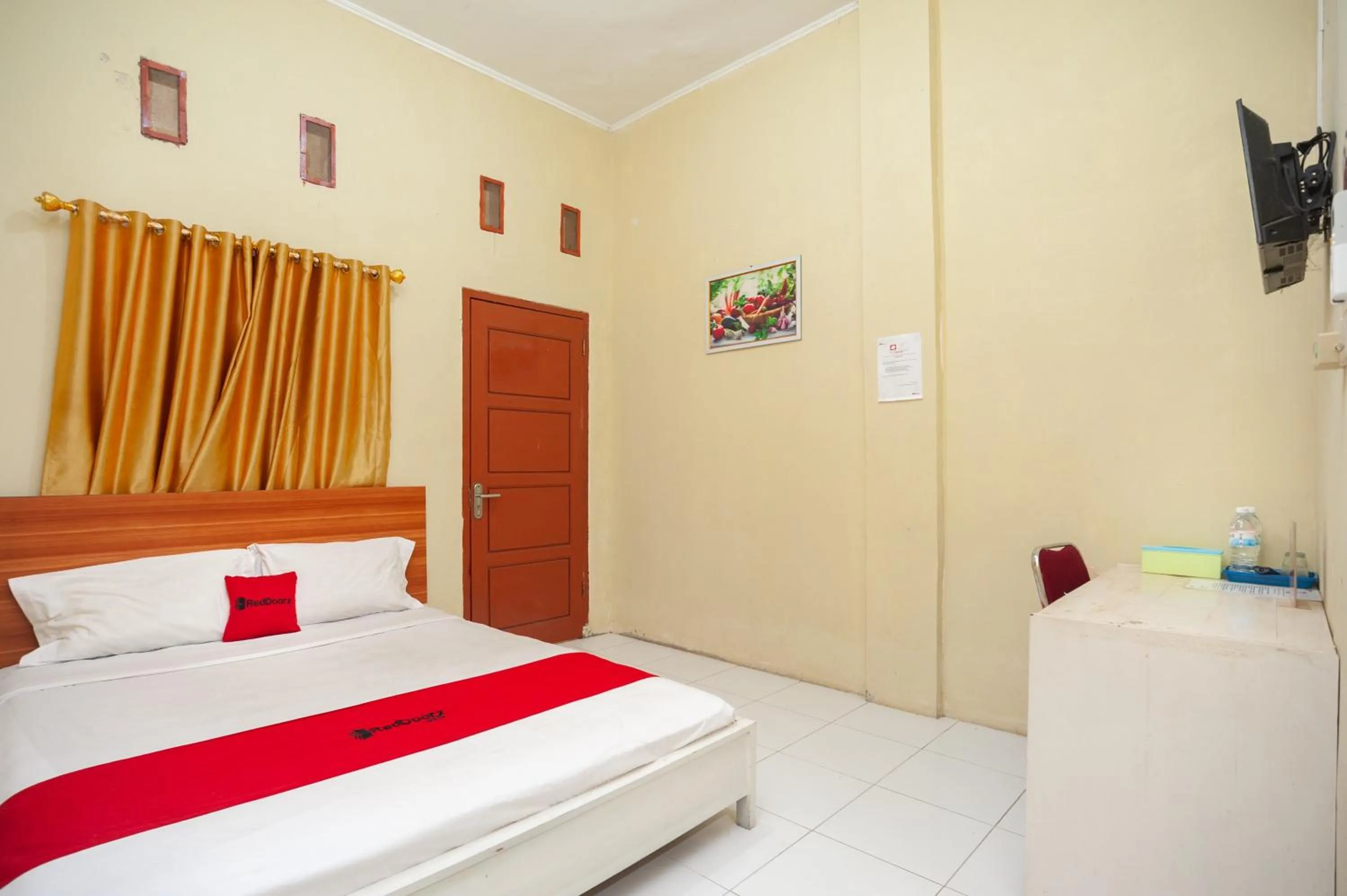 Bed in RedDoorz near Universitas Muhammadiyah Pringsewu