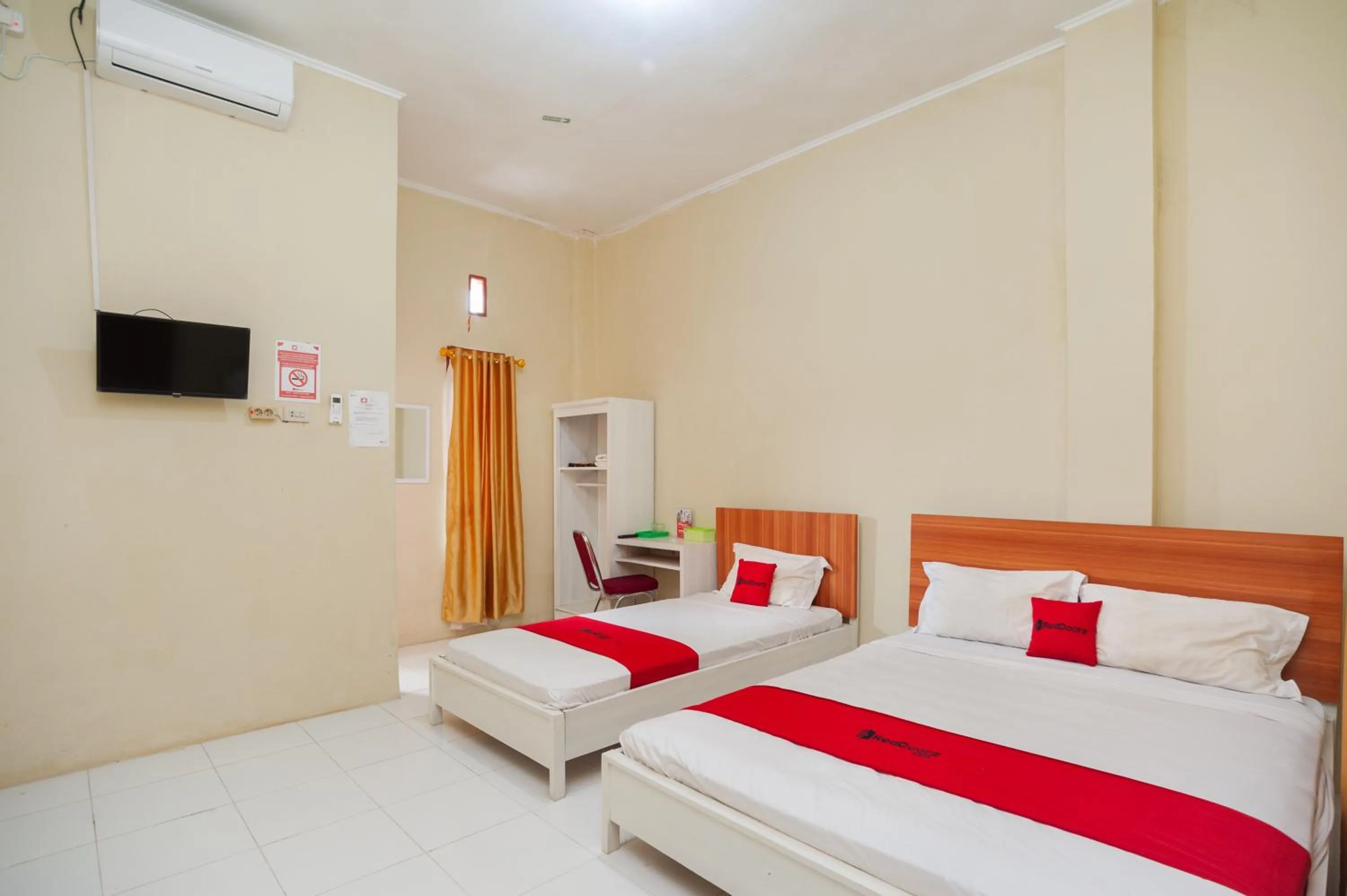 Bed in RedDoorz near Universitas Muhammadiyah Pringsewu