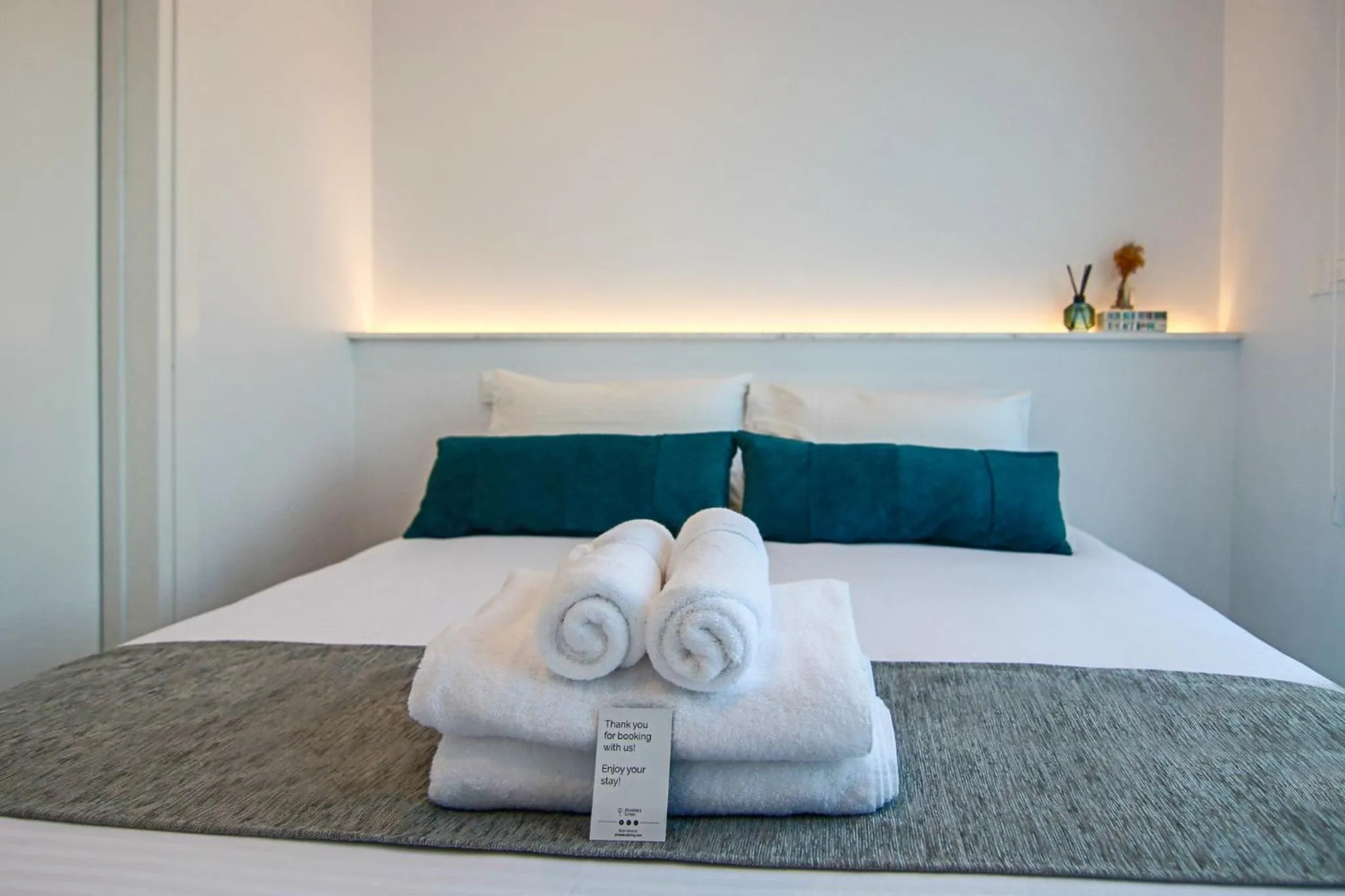 Bedroom, Bed in Phaedrus Living - Seaside Deluxe Flat Harbour 106