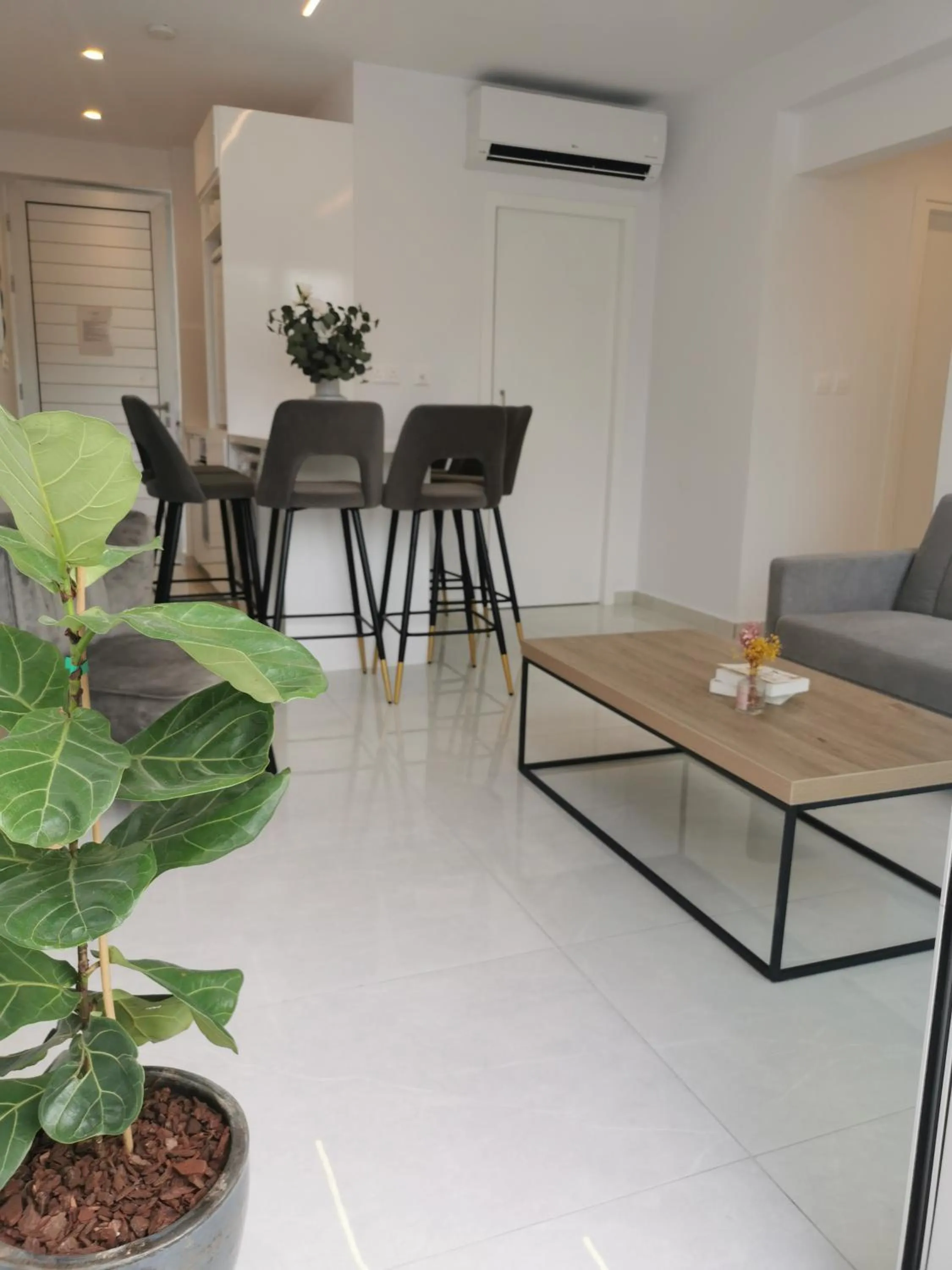 Lounge or bar in Phaedrus Living - Seaside Deluxe Flat Harbour 106