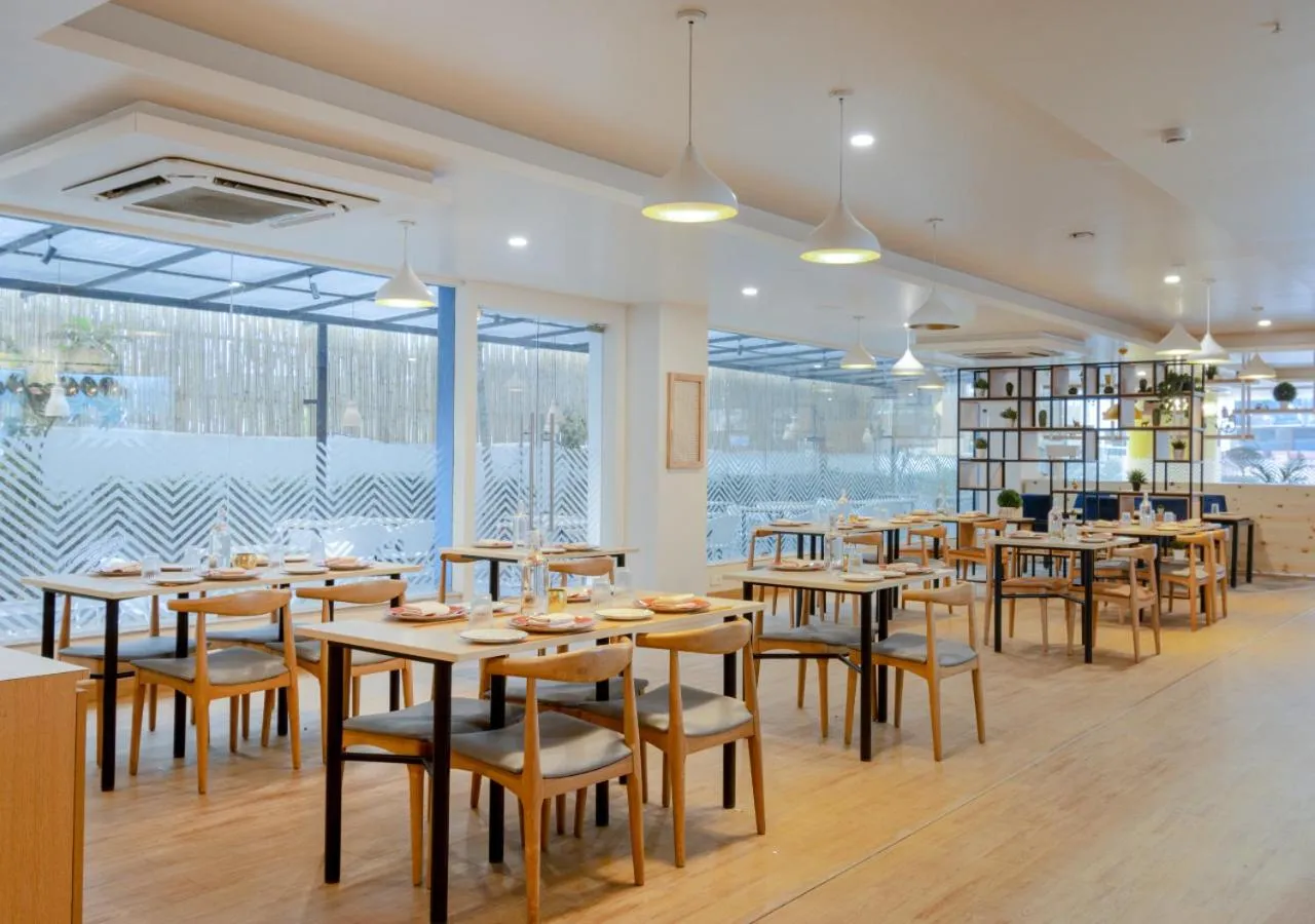 Restaurant/places to eat in Bloom Hotel - HITEC City