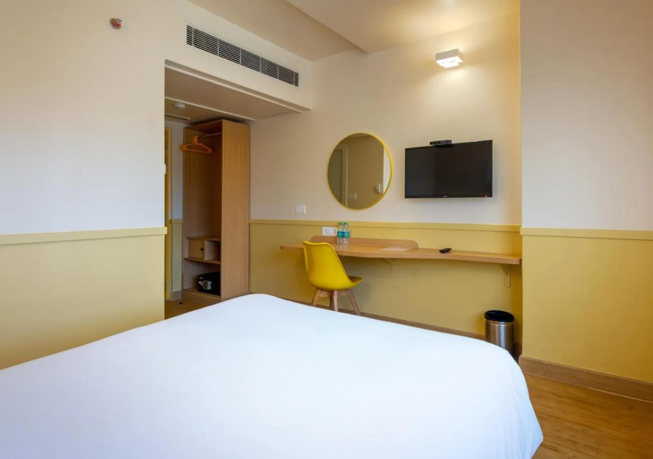 TV and multimedia, Bed in Bloom Hotel - HITEC City