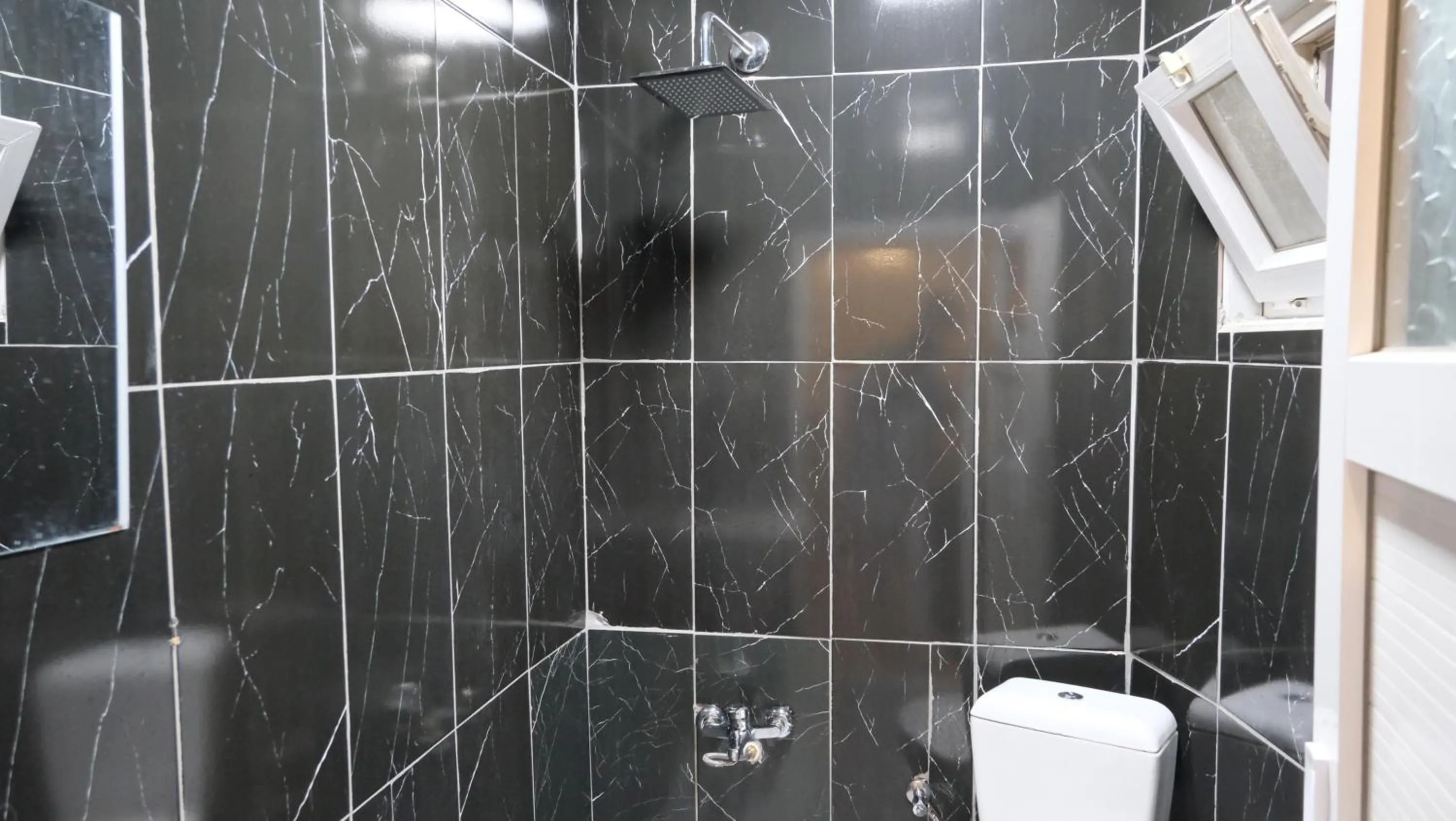 Shower in Simon Hotel