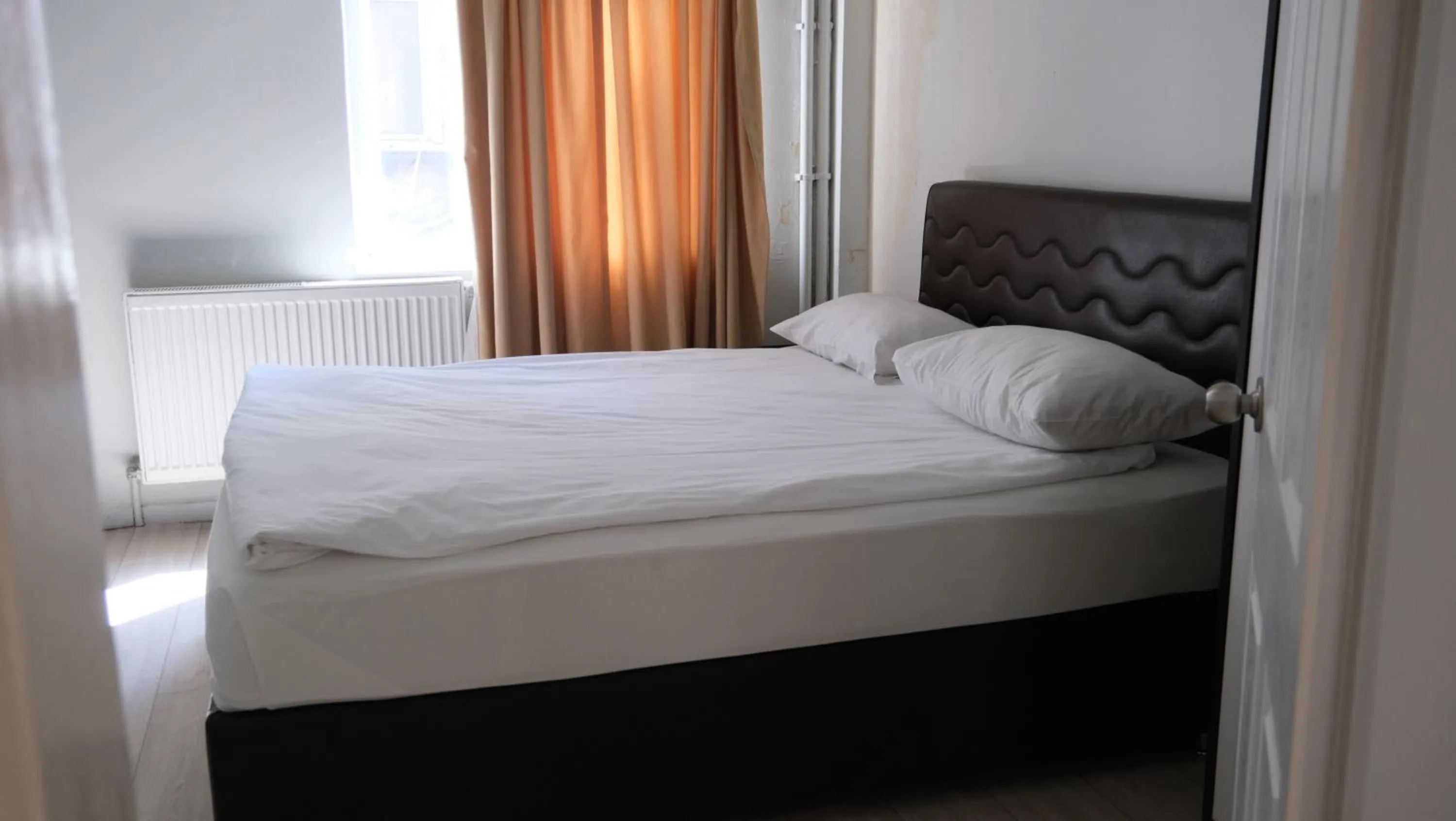Photo of the whole room, Bed in Simon Hotel