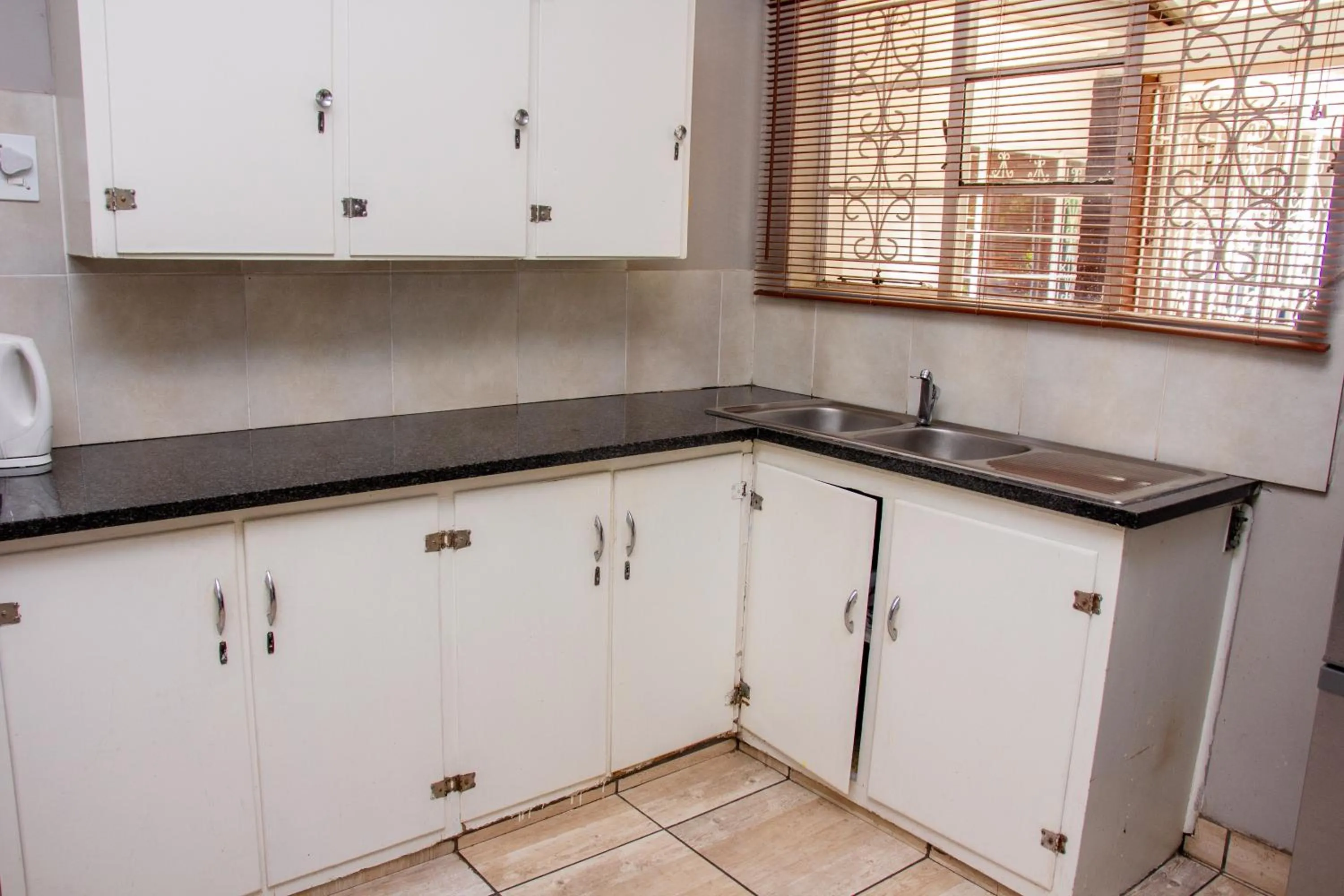 Communal lounge/ TV room in BLUEBERRY BED AND BREAKFAST