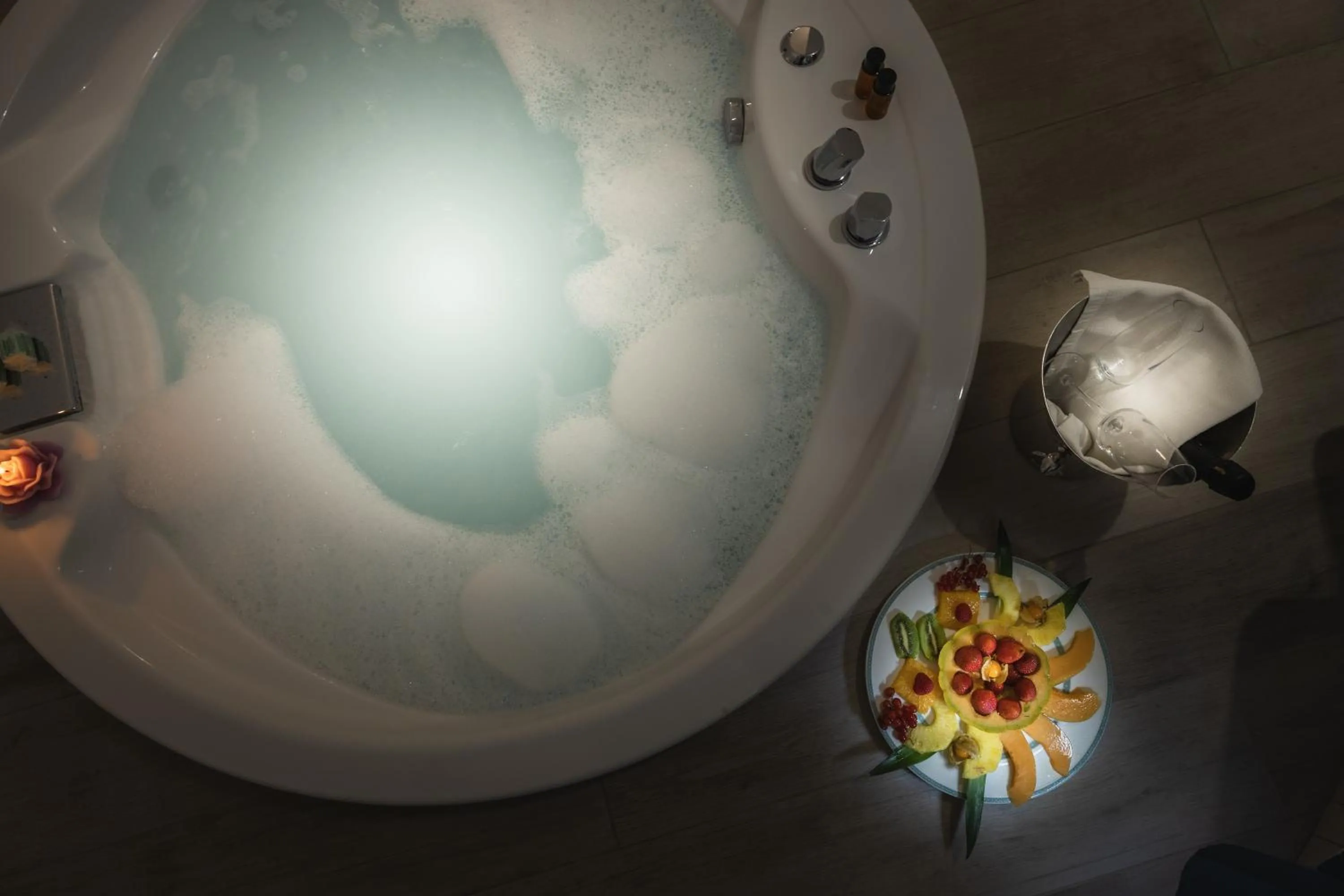 Hot Tub in Hotel Baia Del Capitano