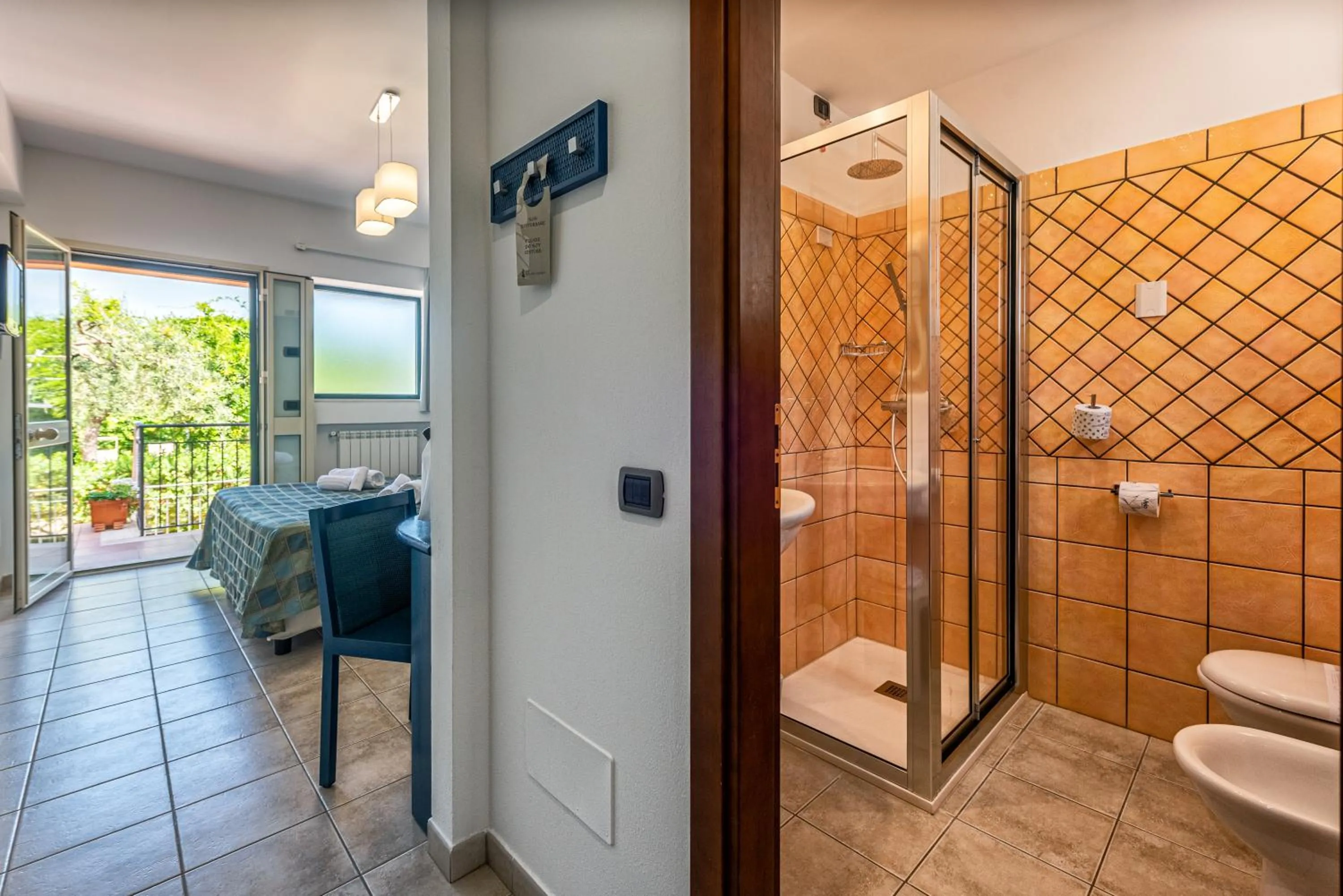 Shower in Hotel Baia Del Capitano