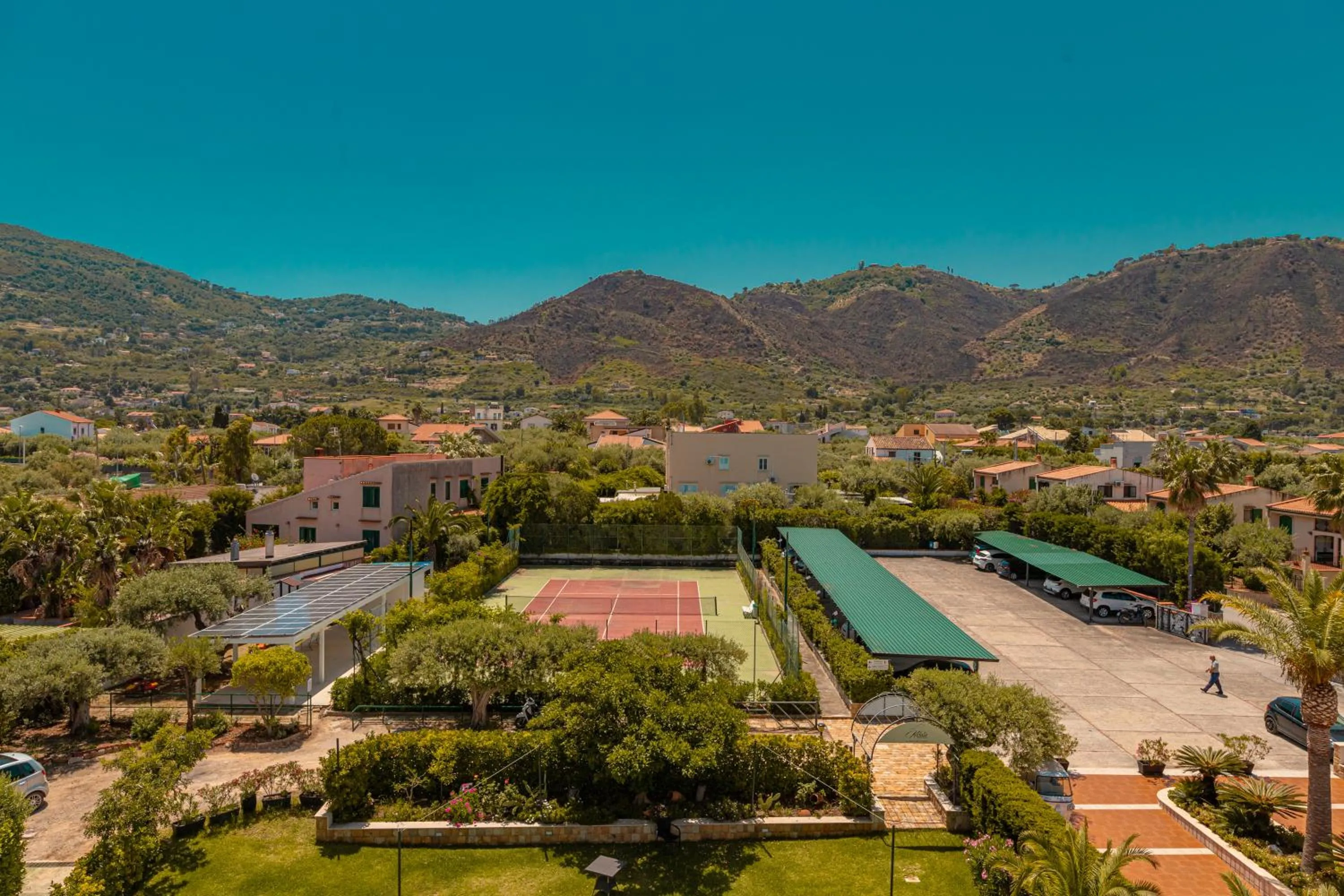 Tennis court in Hotel Baia Del Capitano