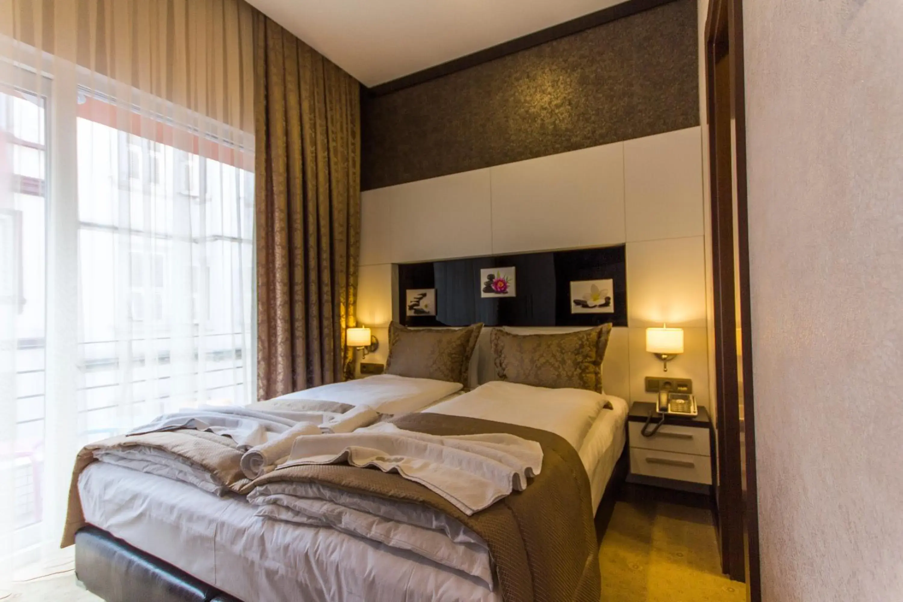 Deluxe Double Room with Balcony in Taksim Cihangir Fidan Residence Hotel Deluxe Double Room with Balcony in Taksim Cihangir Fidan Residence Hotel