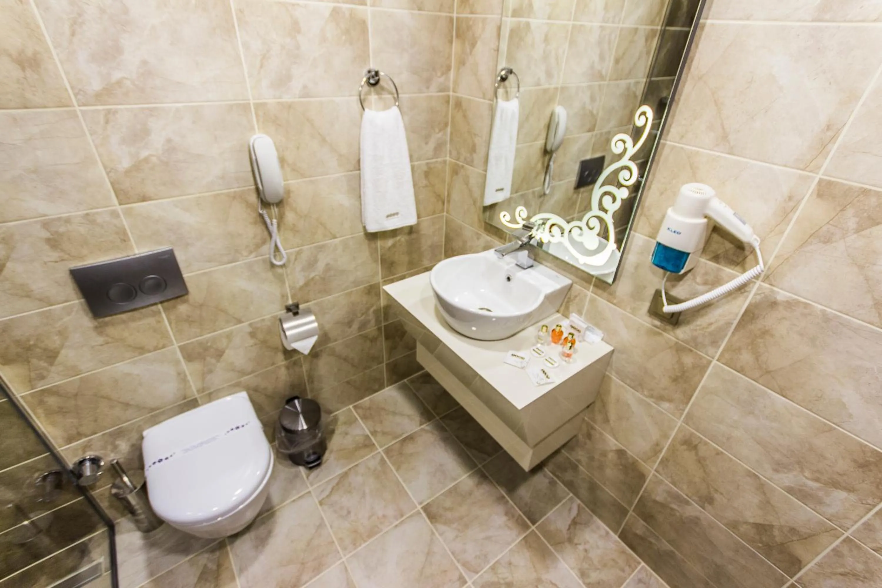 Shower in Taksim Cihangir Fidan Residence Hotel