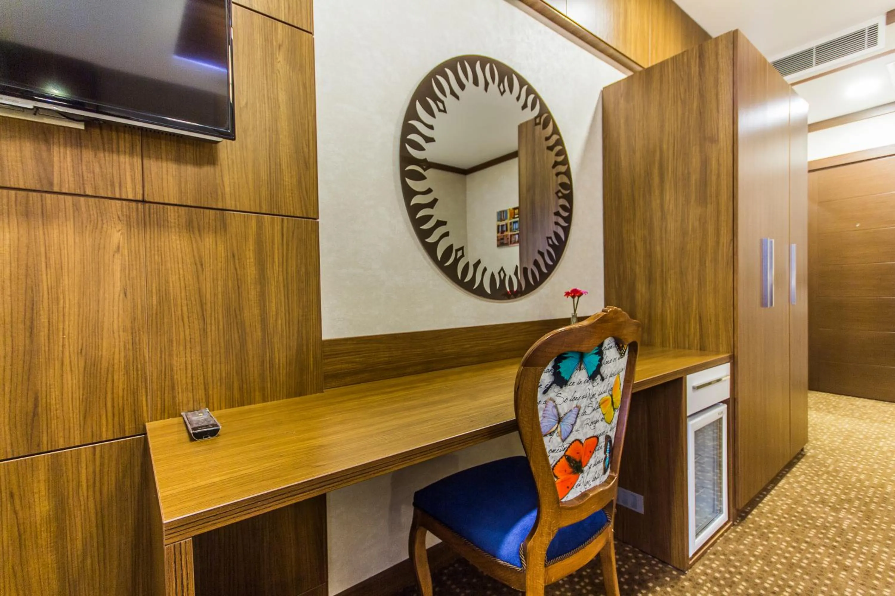 Communal lounge/ TV room in Taksim Cihangir Fidan Residence Hotel