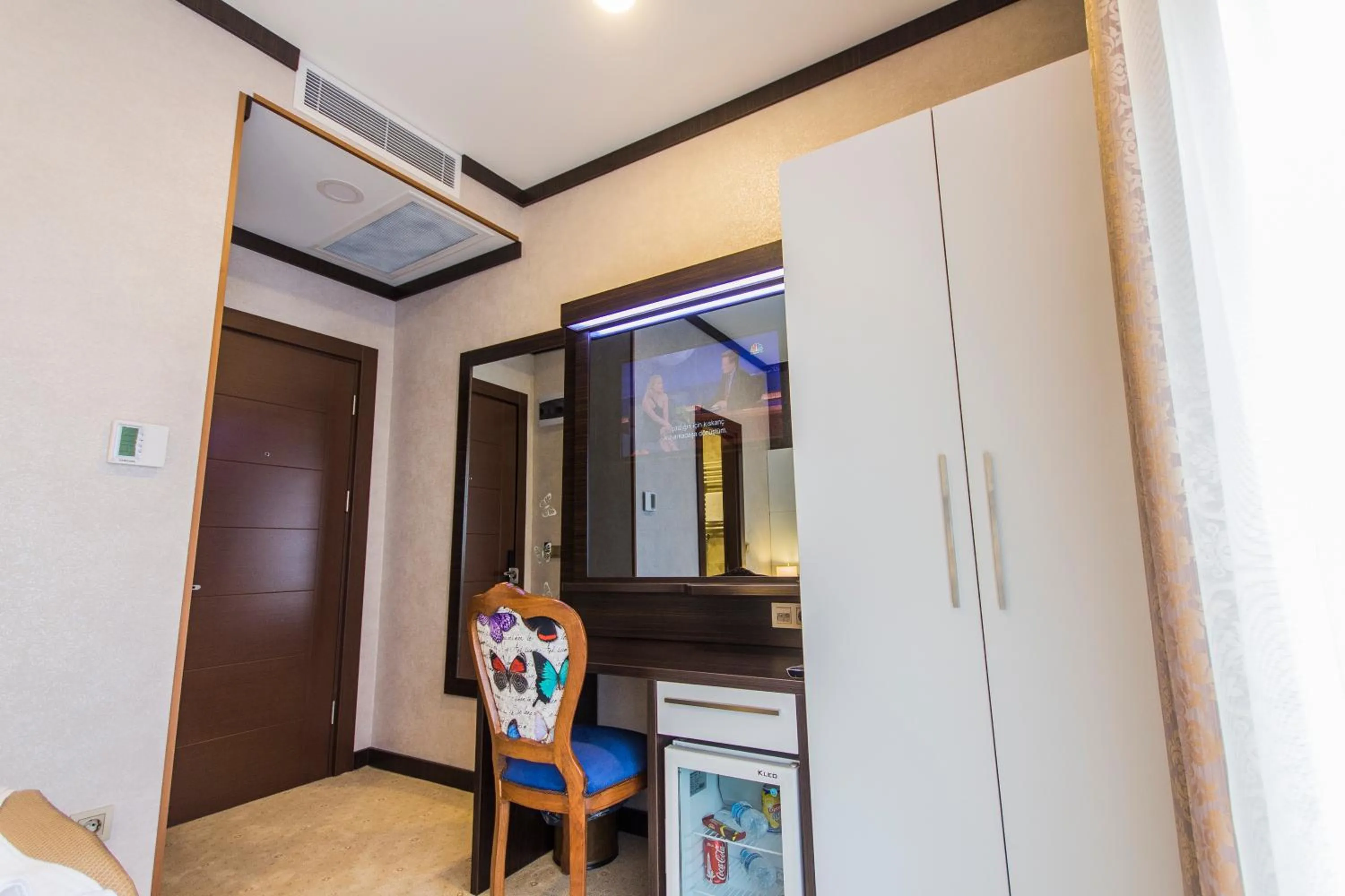 wardrobe in Taksim Cihangir Fidan Residence Hotel