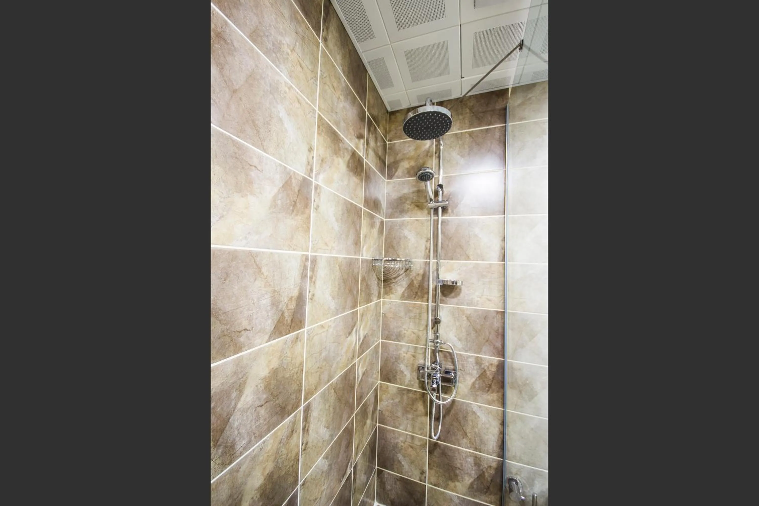 Shower in Taksim Cihangir Fidan Residence Hotel