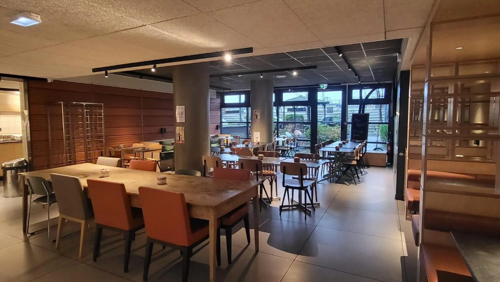 Breakfast in Ibis Budget Paris porte de la Chapelle - Aréna