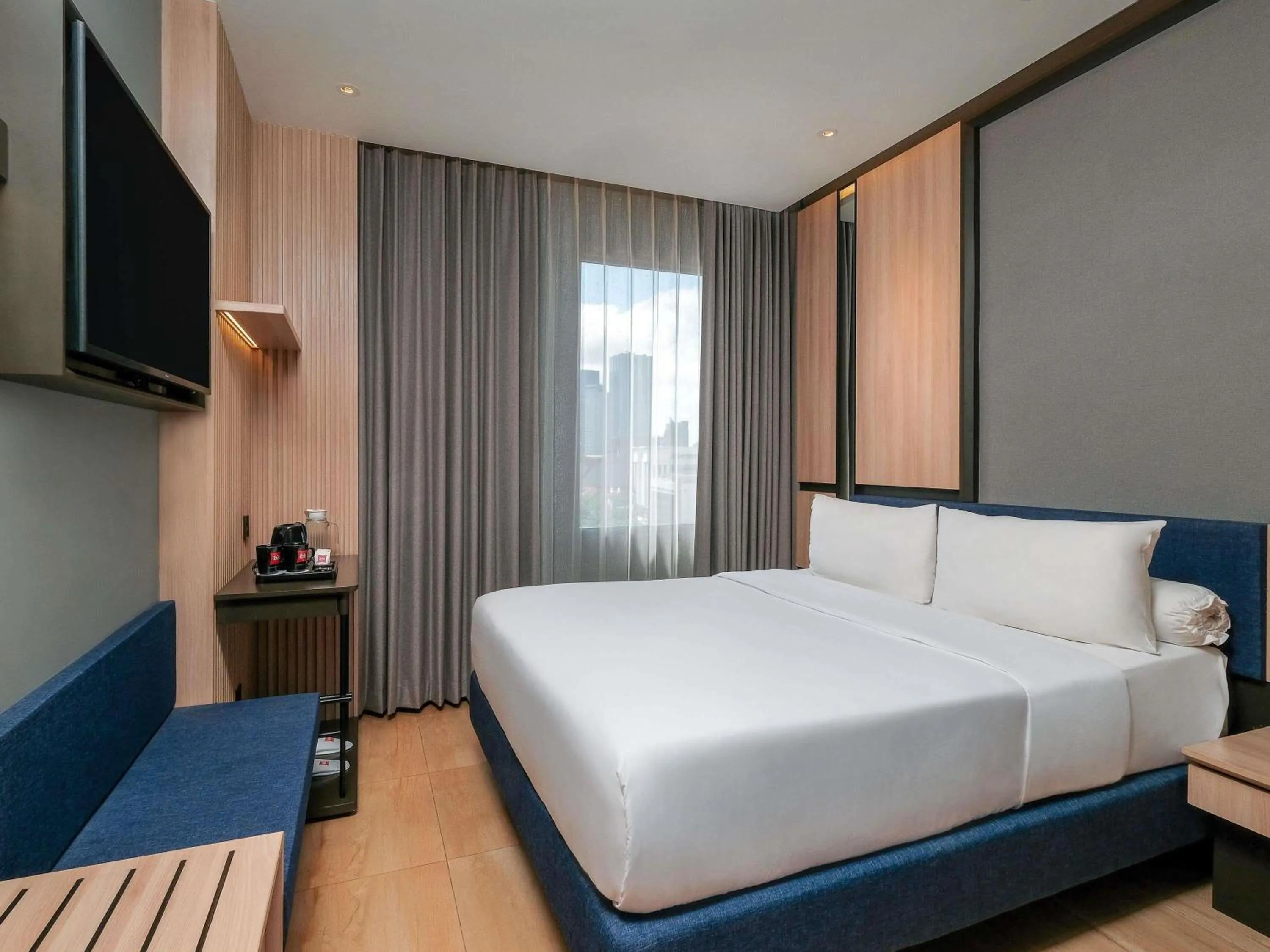 Property building, Bed in ibis Surabaya Tidar