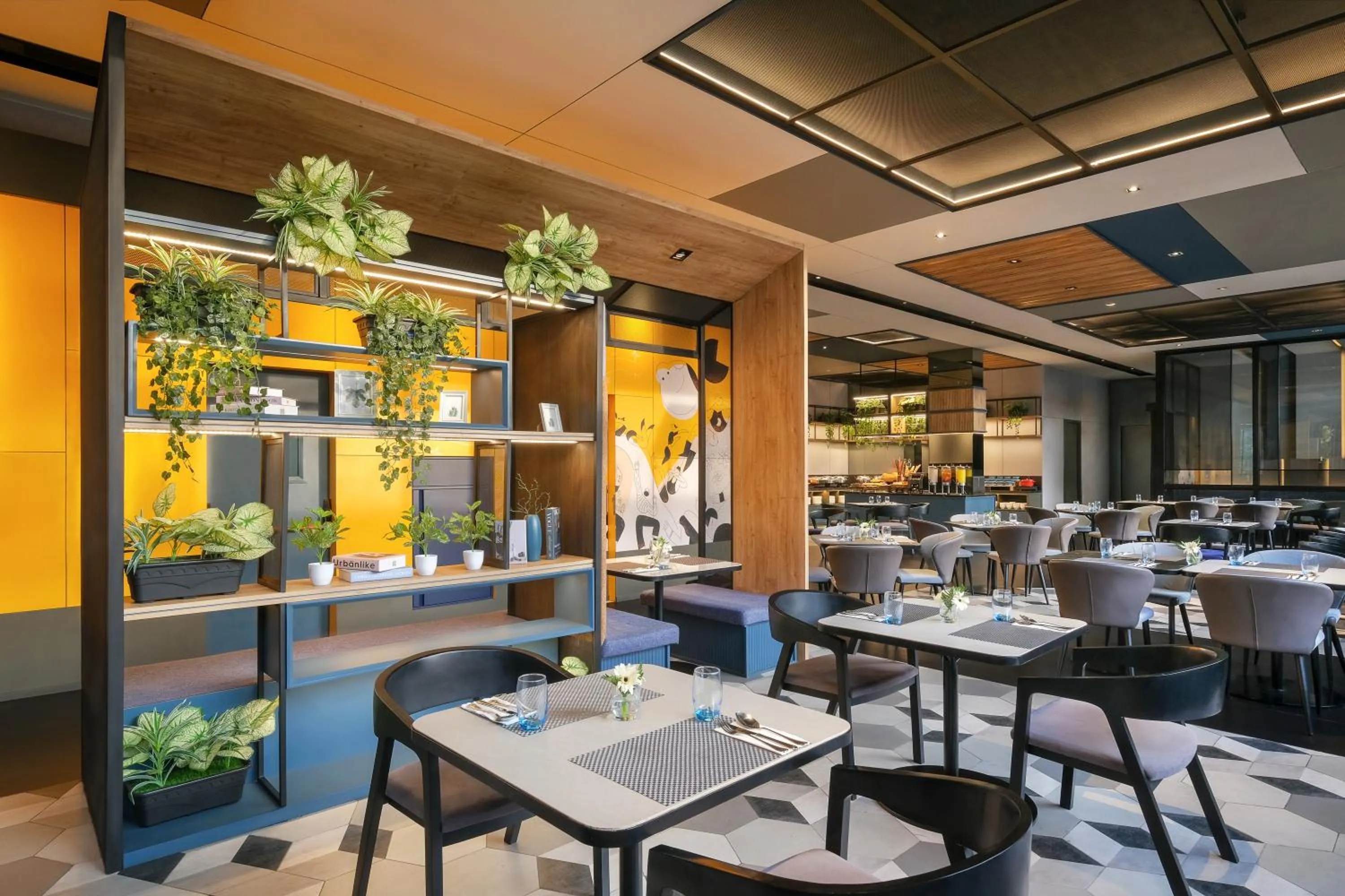 Restaurant/places to eat in ibis Surabaya Tidar