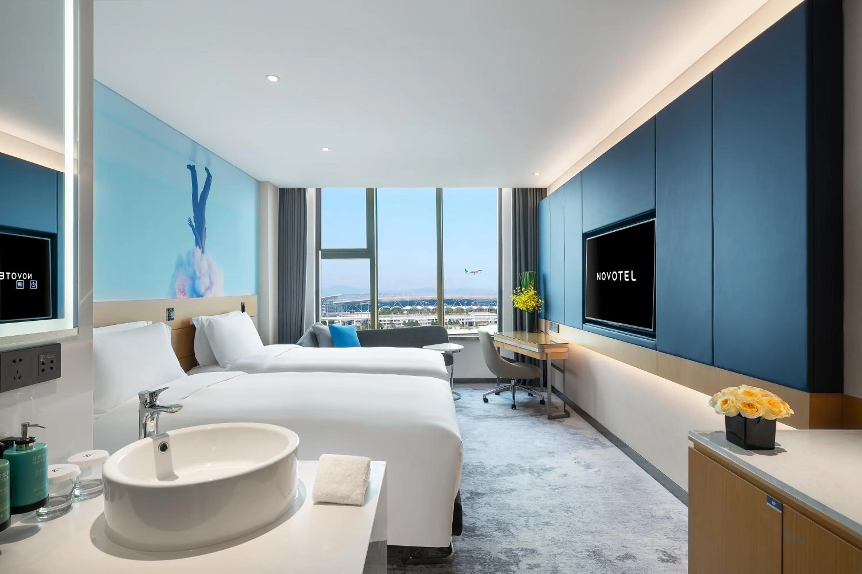 Photo of the whole room, Bed in Novotel Guangzhou Baiyun Airport - Canton Fair Free Shuttle Bus & Official Registration Agency