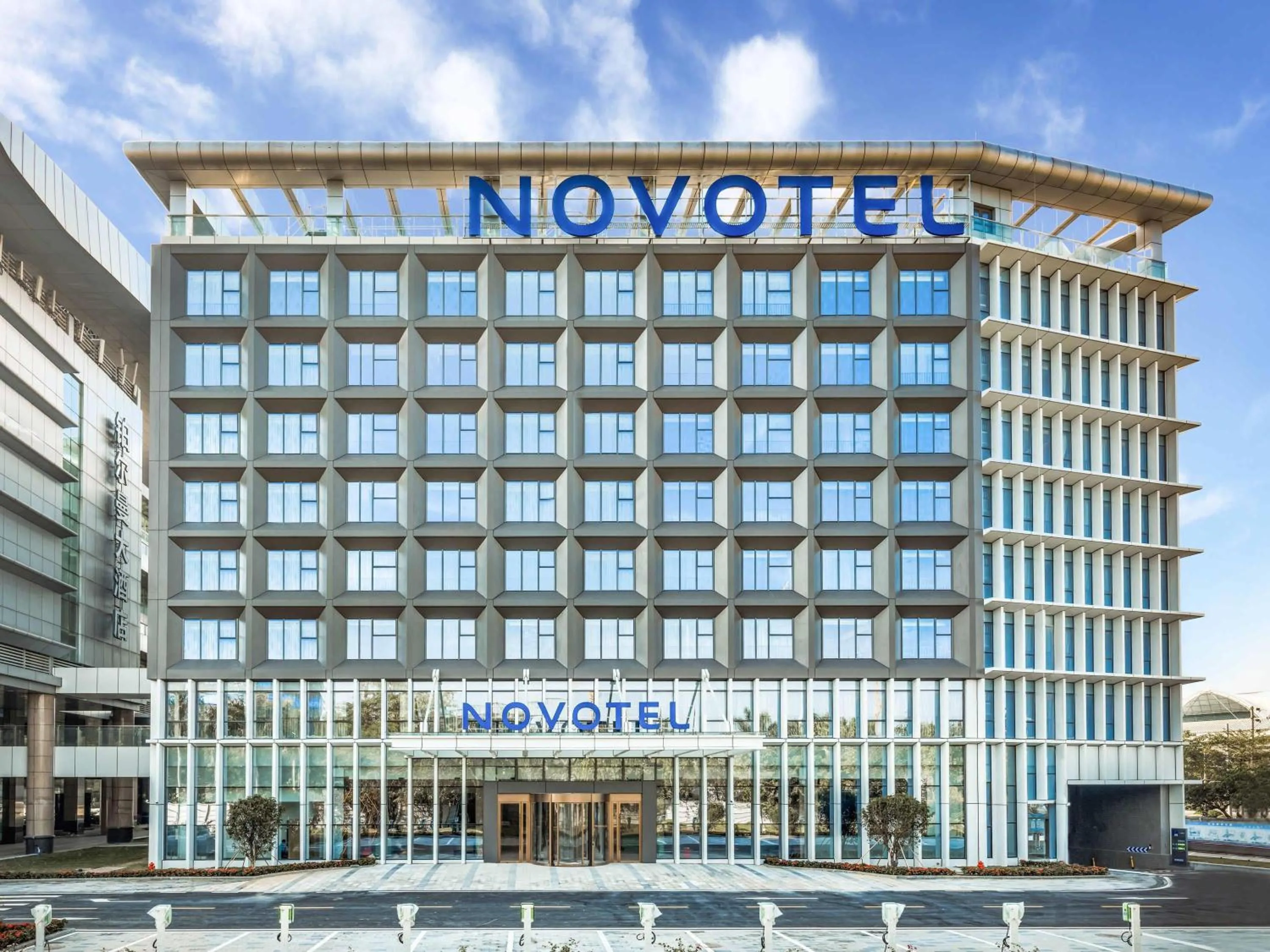 Property building in Novotel Guangzhou Baiyun Airport - Canton Fair Free Shuttle Bus & Official Registration Agency