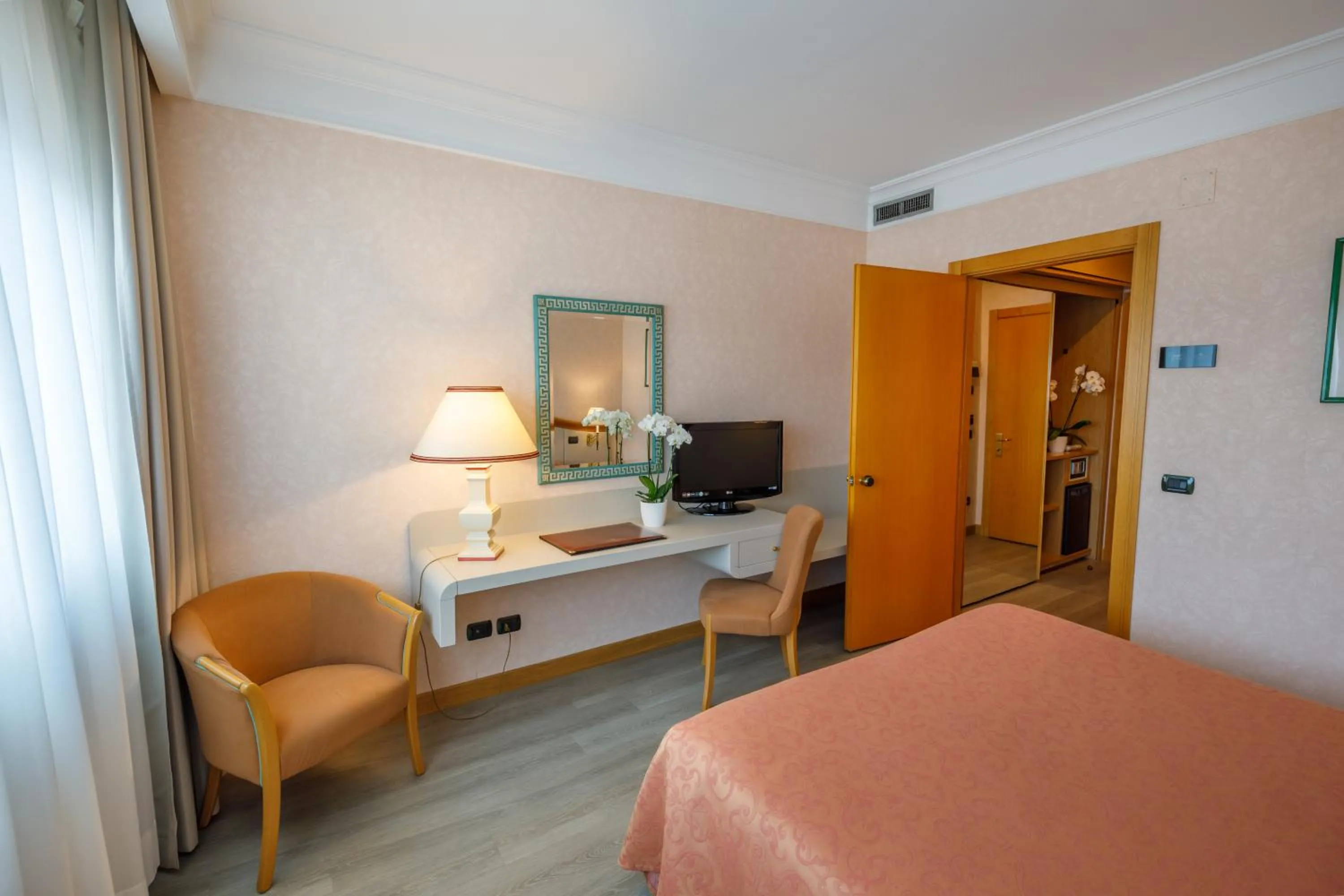 TV and multimedia, Bed in Perugia Plaza Hotel