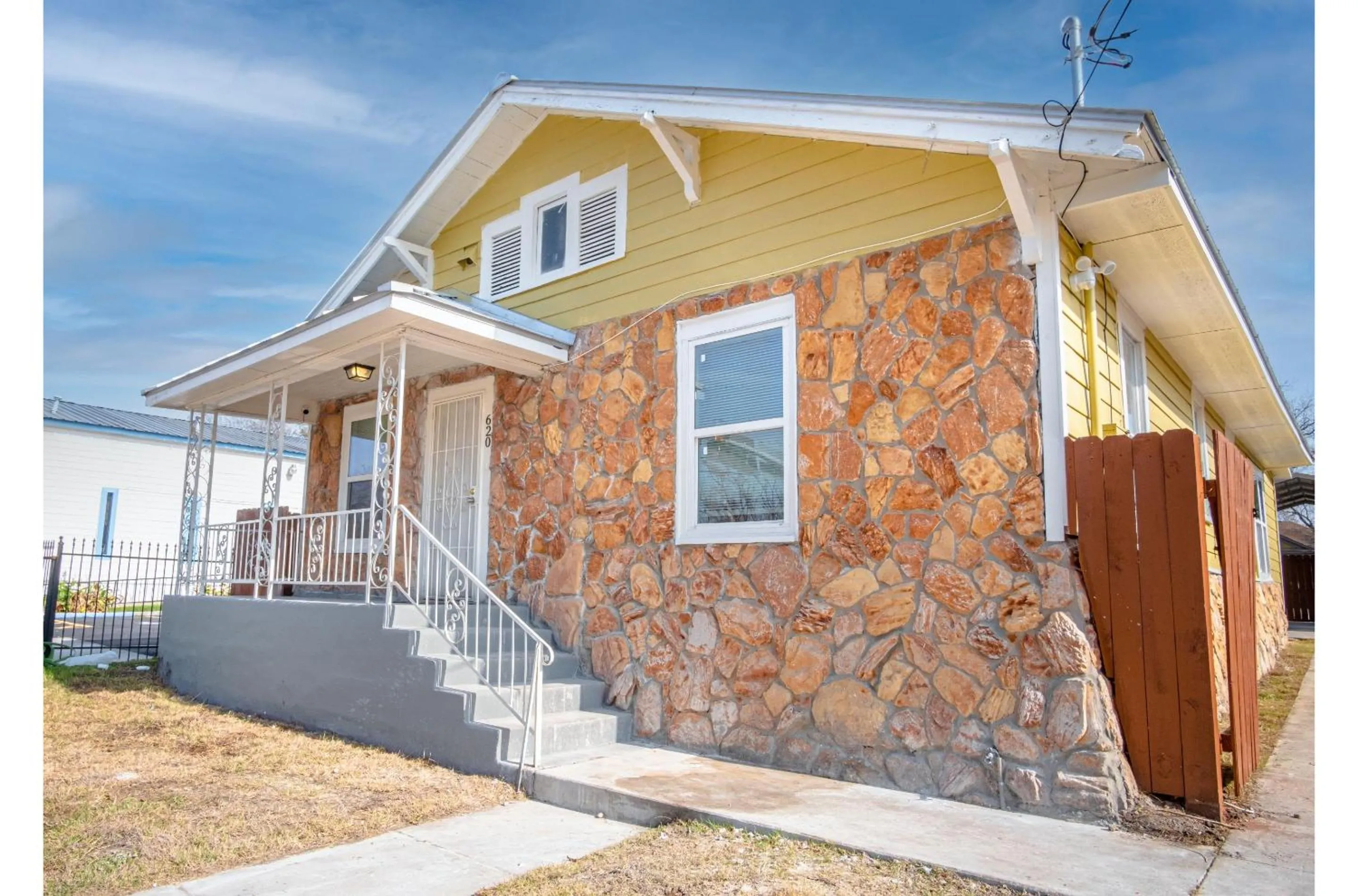 Property building in Wonderful 3 BR 2 BA Near Downtown